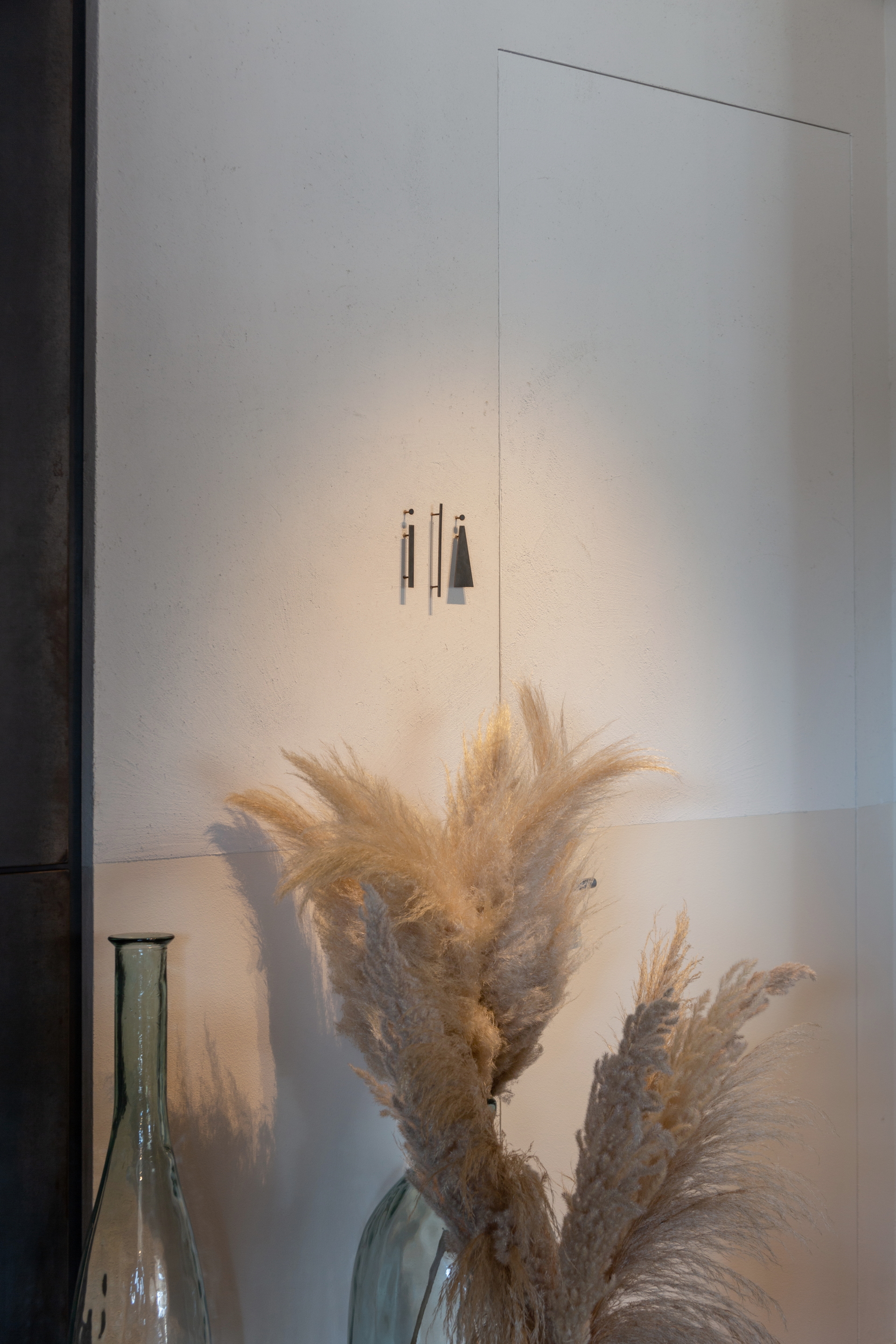 Pittura in argilla TerraSilk Strutturato colore Custom installato sulle pareti del ristorante Remare a Cesenatico. Progetto di Francesco Gasperini, foto di Angelo Ciccolo