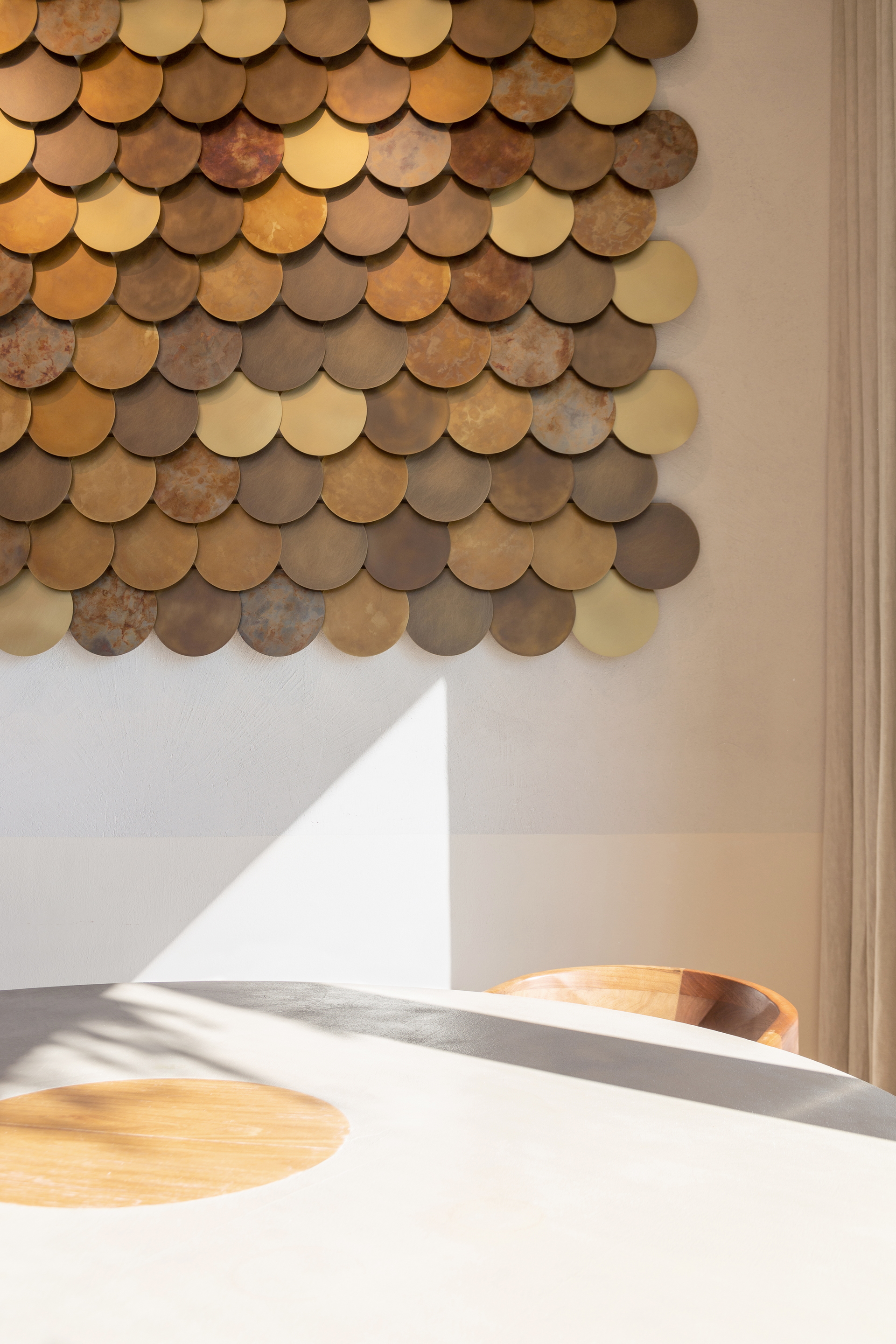 Clay paint TerraSilk Structured Custom color applied to the walls of the Locanda Remare restaurant and hotel in Cesenatico. Project by Francesco Gasperini, photo by Angelo CIccolo