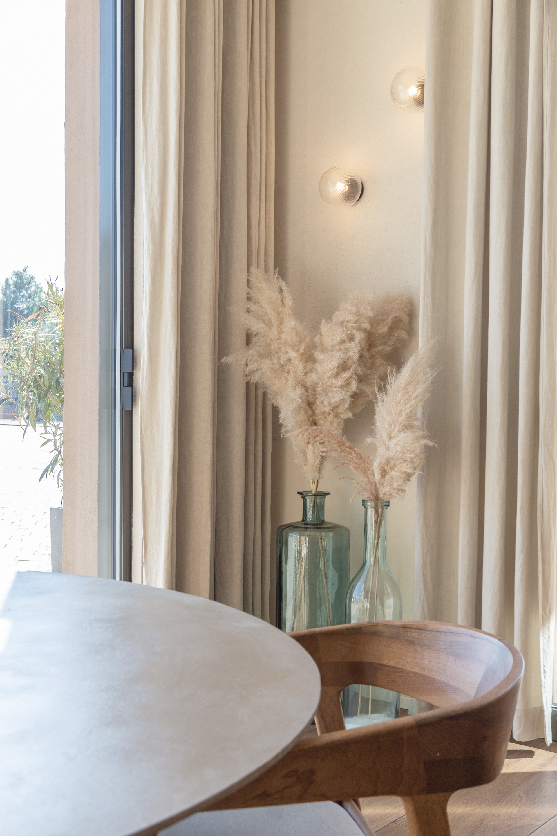 Clay paint TerraSilk Structured Custom color applied to the walls of the Locanda Remare restaurant and hotel in Cesenatico. Project by Francesco Gasperini, photo by Angelo CIccolo