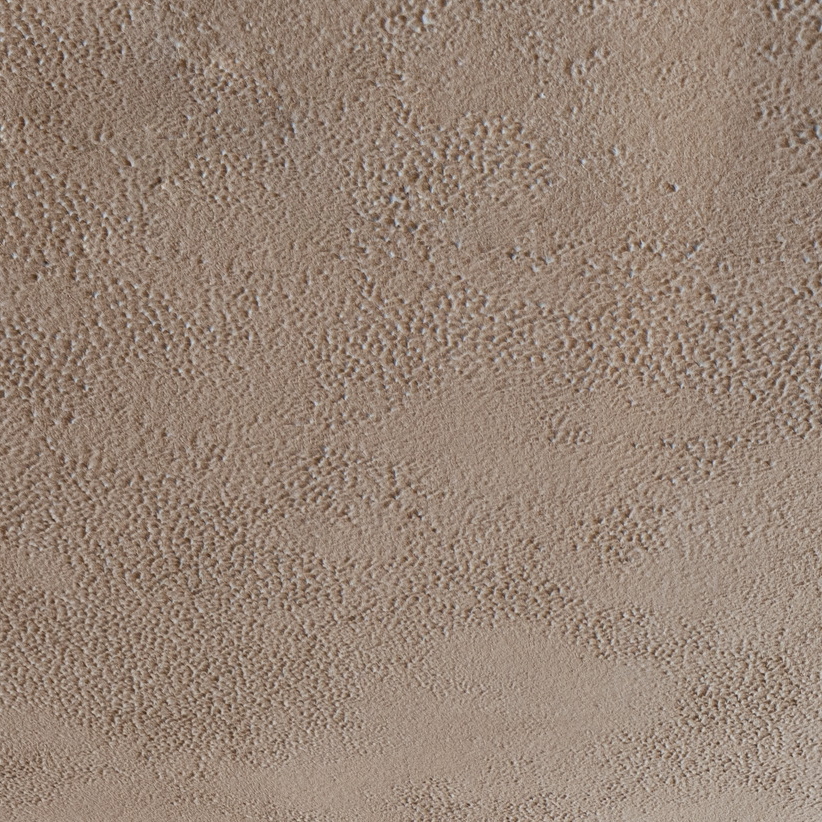 Reinforced clay plaster TerraVista Plus Smooth applied to walls and pillars in Cipria (powder) and Sale Grigio (gray salt) colors, TerraVista Structured Cipria clay finish with bespoke sprayed work and TerraSilk Structured Sale Grigio clay paint applied on the ceilings of the Giglio boutique in Palermo. Project by Francesco Pitruzzella, photo by Emanuela Minaldi