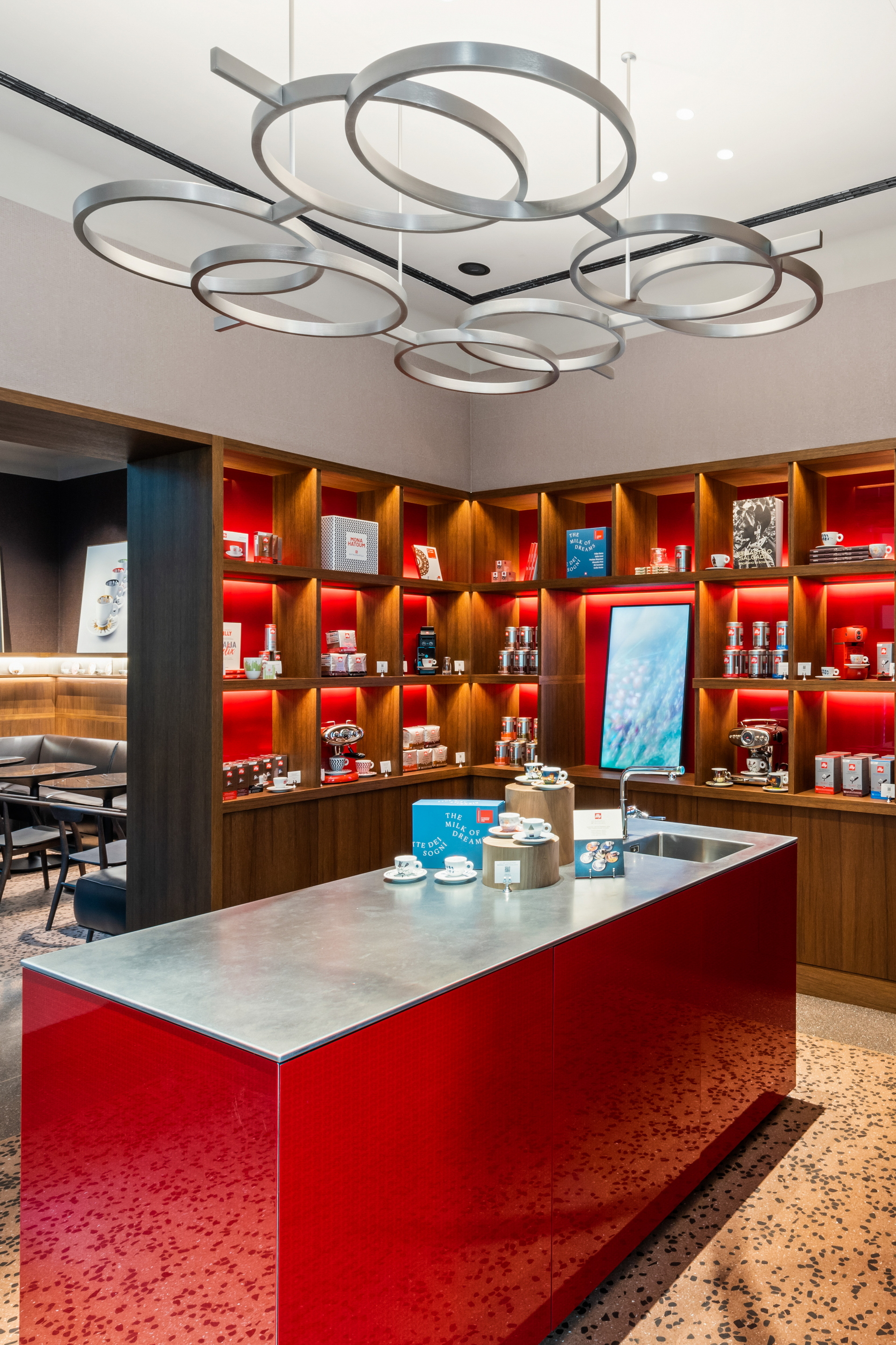Natural clay paint TerraSilk Stuctured Cipria (powder) color for the ceilings of Illy flagship store in the upmarket shopping street of Via Monte Napoleone, beating heart of fashion-conscious Milan. Project by ACPV Architects - Antonio Citterio Patricia Viel, photo by courtesy of Illy