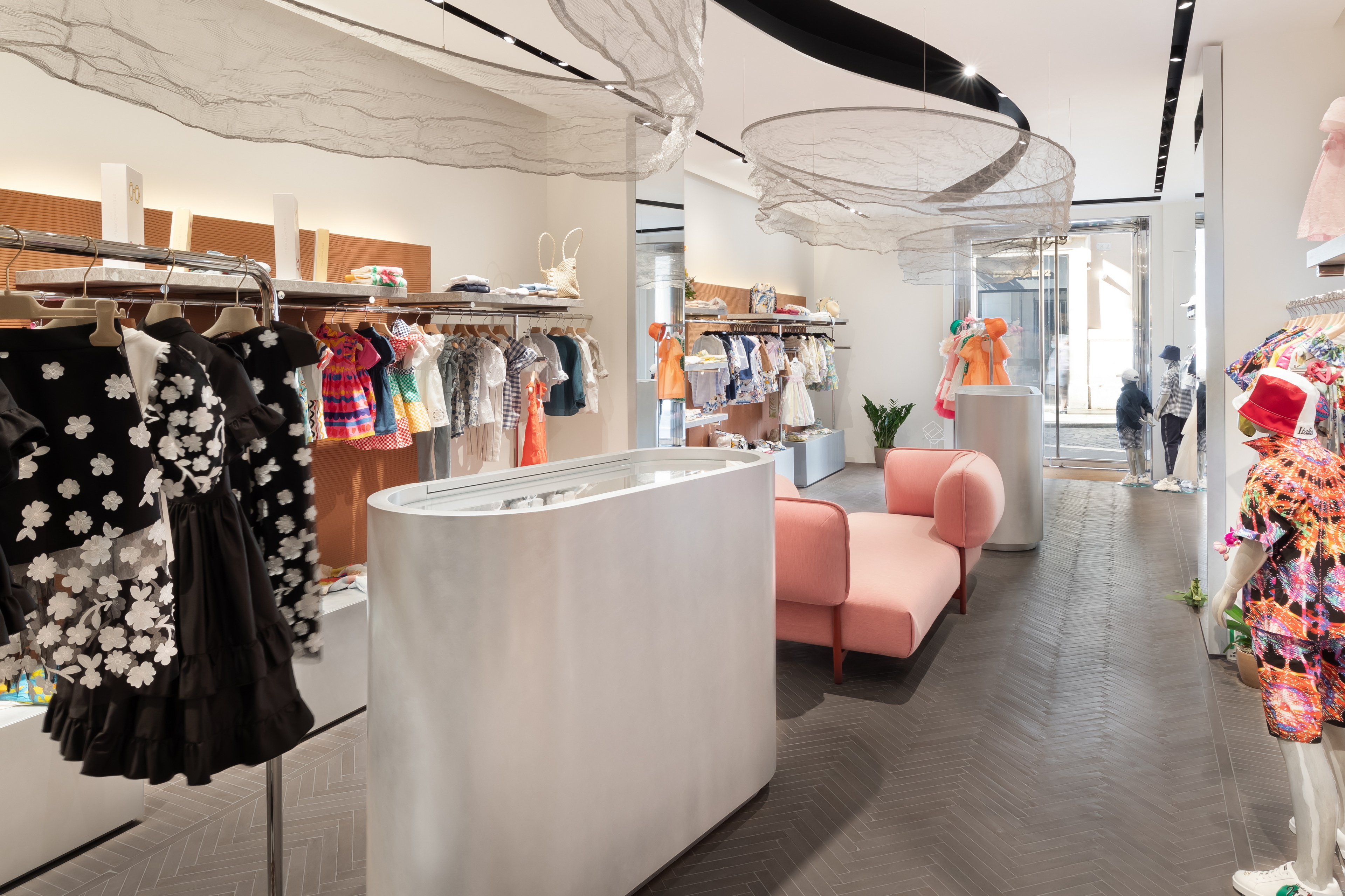 Raw earth decoration Terra Evoca 2 Layers Cammeo (cameo) color for Rubino Kids boutique in Rome, project by Ossigeno, photo by Edi Solari