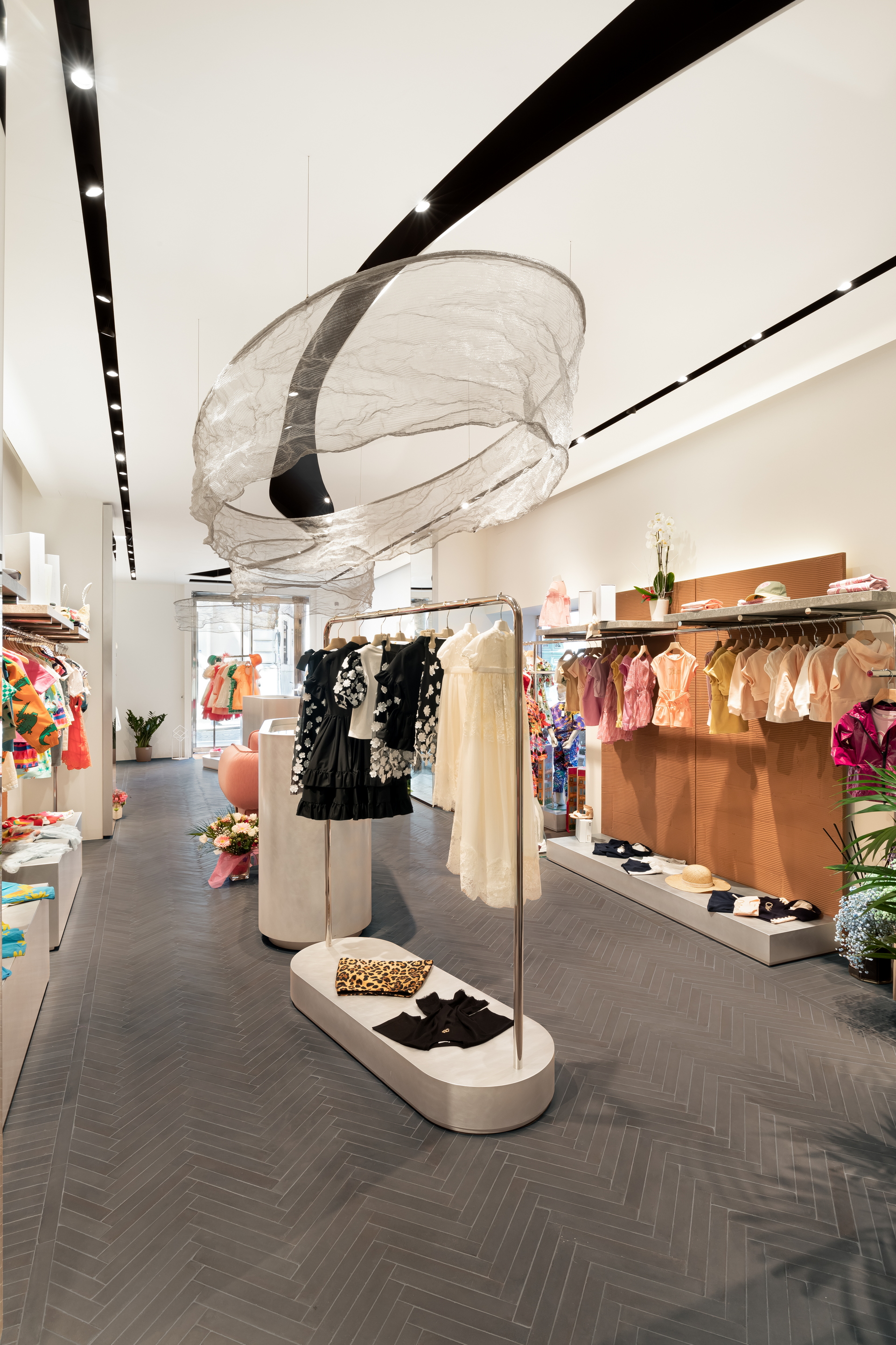 Raw earth decoration Terra Evoca 2 Layers Cammeo (cameo) color for Rubino Kids boutique in Rome, project by Ossigeno, photo by Edi Solari