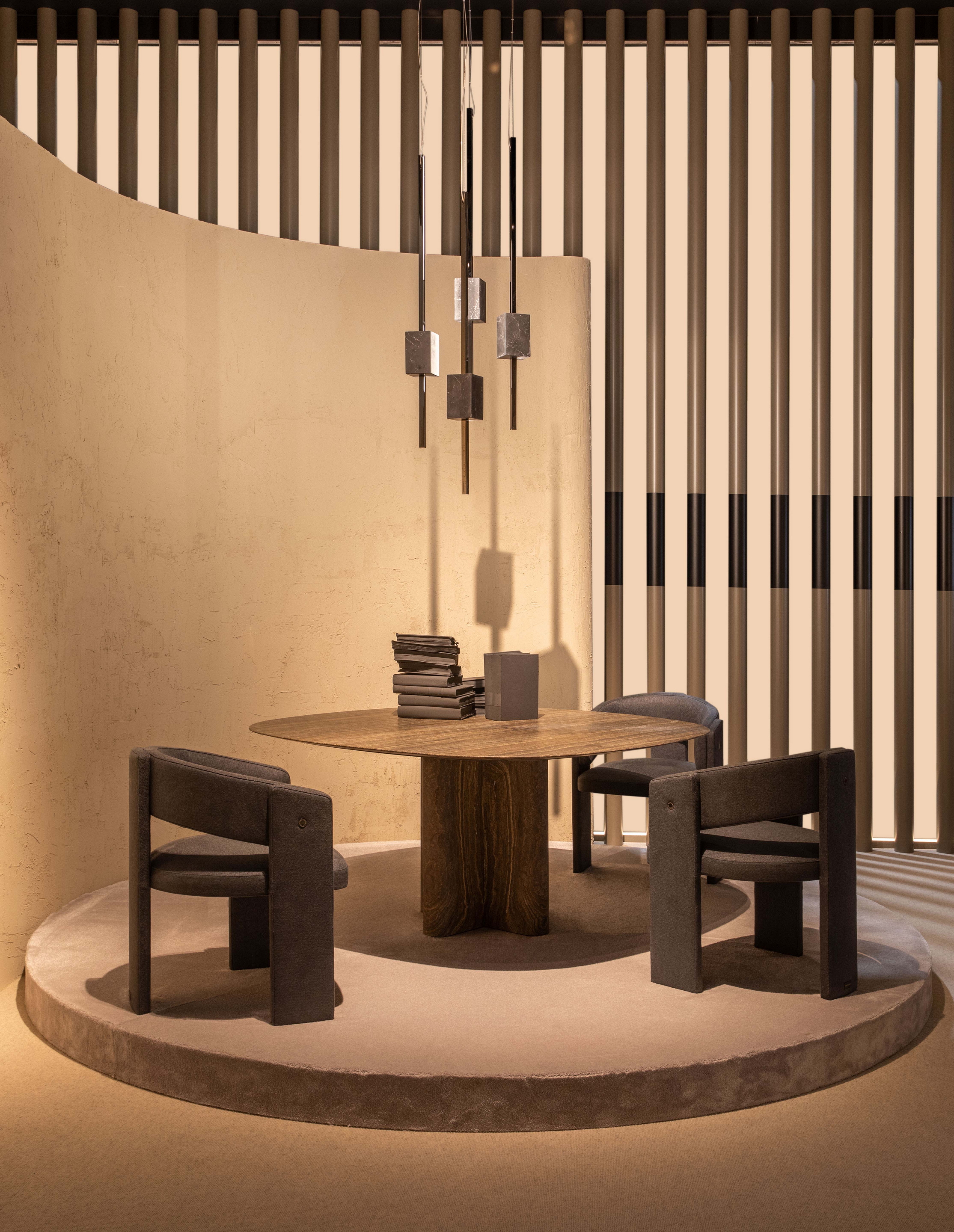 Intonaco di finitura in argilla fine TerraVista Liscio color Panna applicato sulle pareti dello stand Trussardi Casa al Salone del Mobile di Milano. Progetto e foto Luxury Living Group