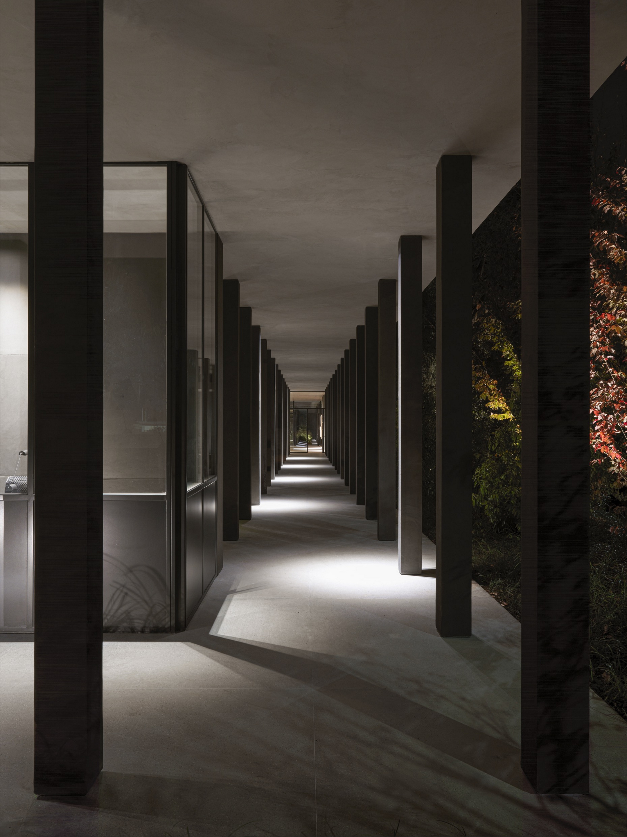 TerraTon Wall Smooth Pepe Nero and Polvere finishing plaster based on natural pozzolans clay, cement and fine-grained mineral binders applied to pillars and walls in the exteriors of the Molteni's headquarters expansion in Giussano. Project by Vincent Van Duysen. Photography: DSL Studio-Delfino Sisto Legnani