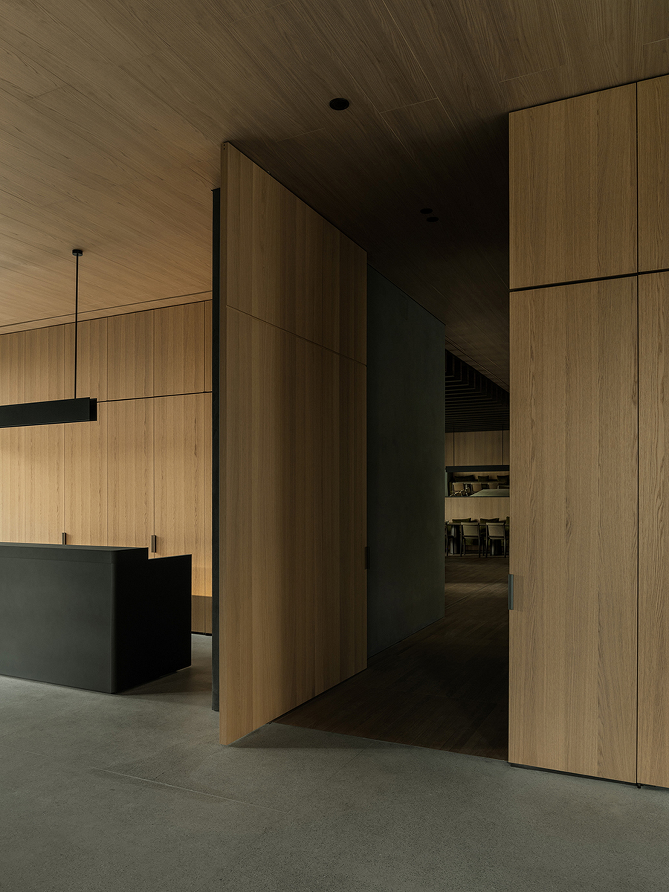 TerraVista Smooth Panna, Cacao and Polvere fine-grained clay finishing plaster for the interiors of the Molteni's headquarters expansion in Giussano. Project by Vincent Van Duysen. Photography: DSL Studio-Delfino Sisto Legnani