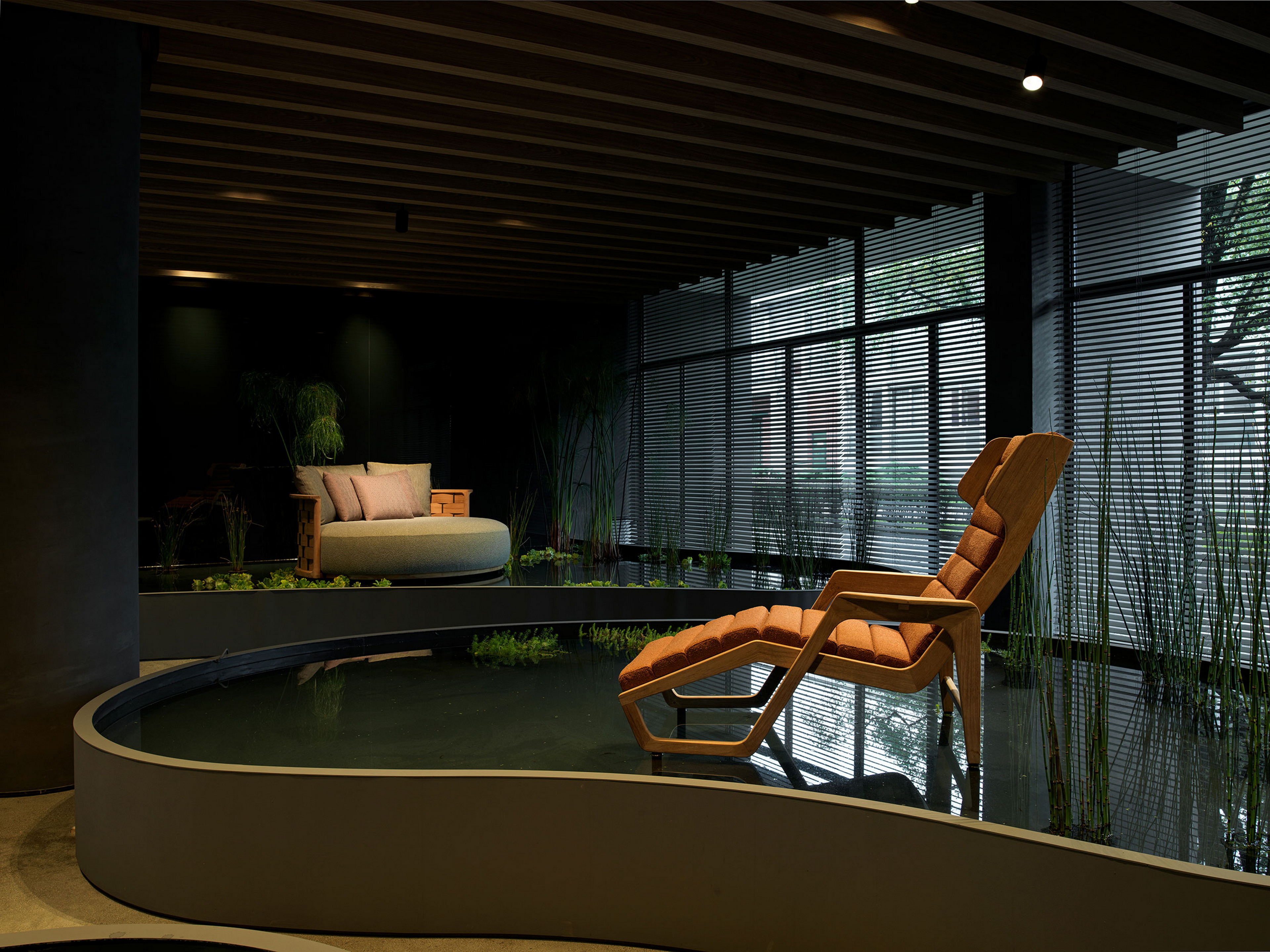 TerraTon Wall Smooth Pepe Nero and Polvere finishing plaster based on natural pozzolans clay, cement and fine-grained mineral binders applied to pillars and walls in the exteriors while TerraVista Smooth Panna, Cacao and Polvere fine-grained clay finishing plaster for the interiors of the Molteni's headquarters expansion in Giussano. Project by Vincent Van Duysen. Photography: DSL Studio-Delfino Sisto Legnani