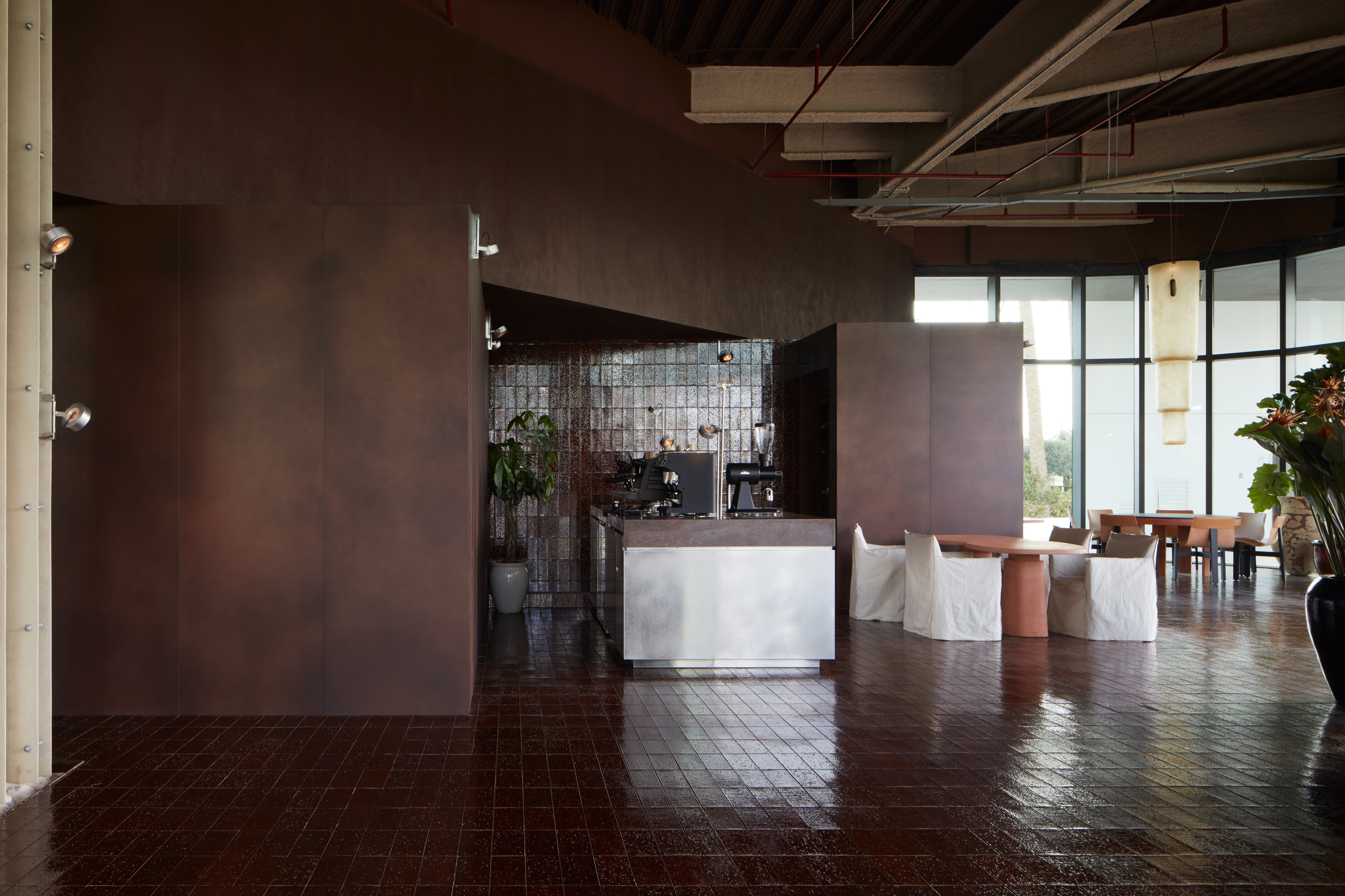 Clay and lime tadelakt finishing plaster TerraCalix Smooth custom color (Deep Maroon) for Terra Al Qana restaurant in Abu Dhabi. Project by Bone Studio