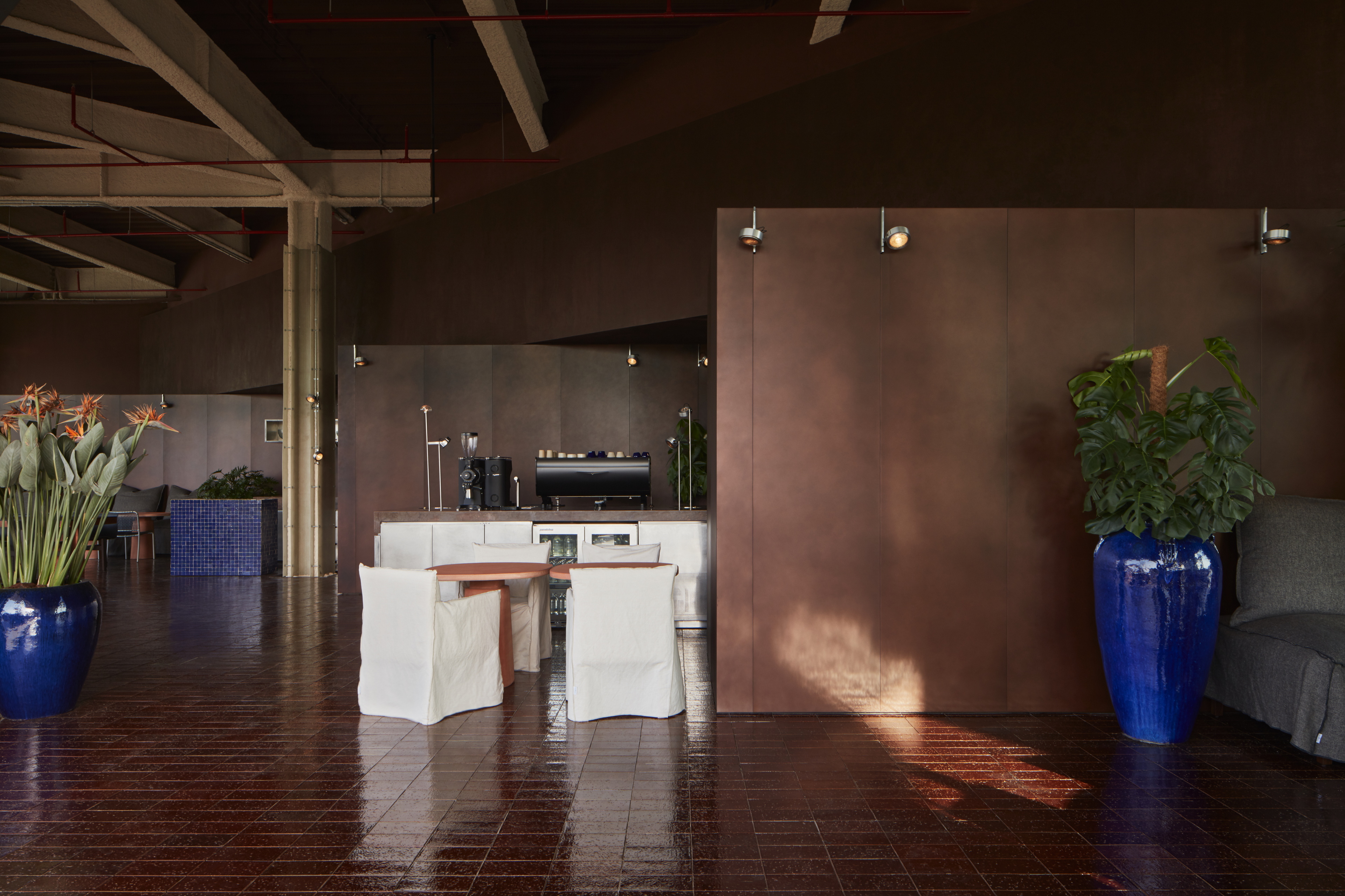 Clay and lime tadelakt finishing plaster TerraCalix Smooth custom color (Deep Maroon) for Terra Al Qana restaurant in Abu Dhabi. Project by Bone Studio