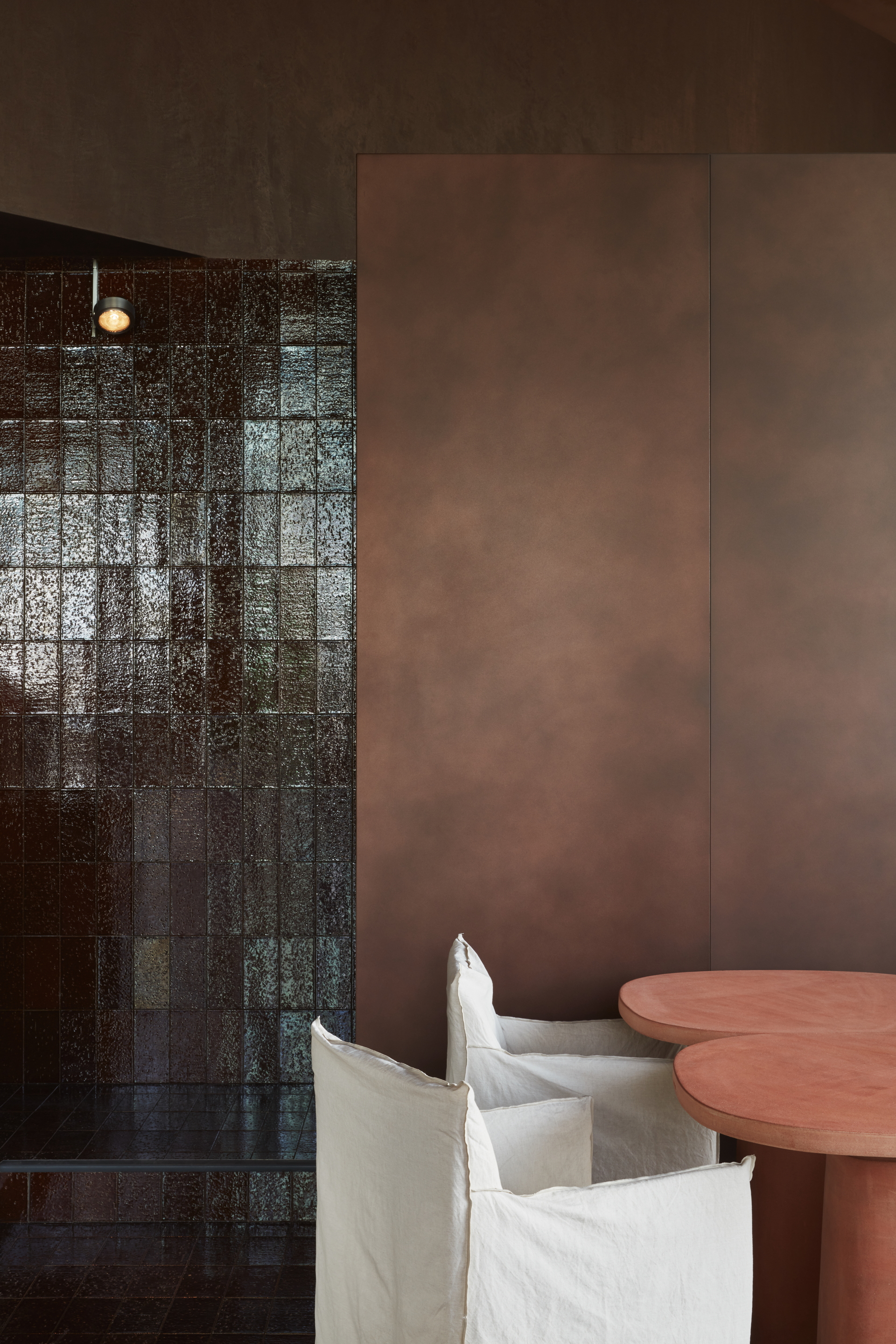 Clay and lime tadelakt finishing plaster TerraCalix Smooth custom color (Deep Maroon) for Terra Al Qana restaurant in Abu Dhabi. Project by Bone Studio