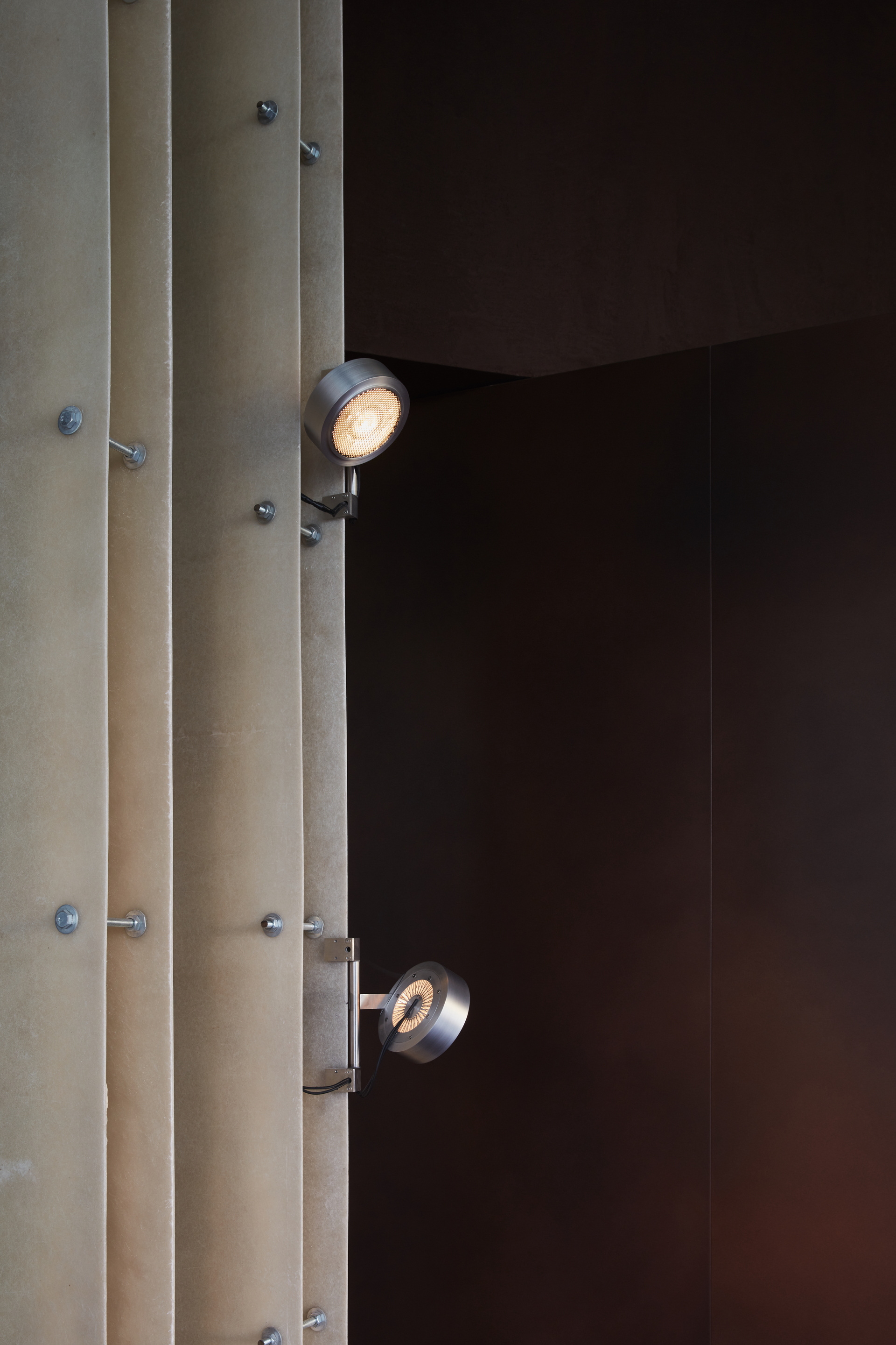 Clay and lime tadelakt finishing plaster TerraCalix Smooth custom color (Deep Maroon) for Terra Al Qana restaurant in Abu Dhabi. Project by Bone Studio