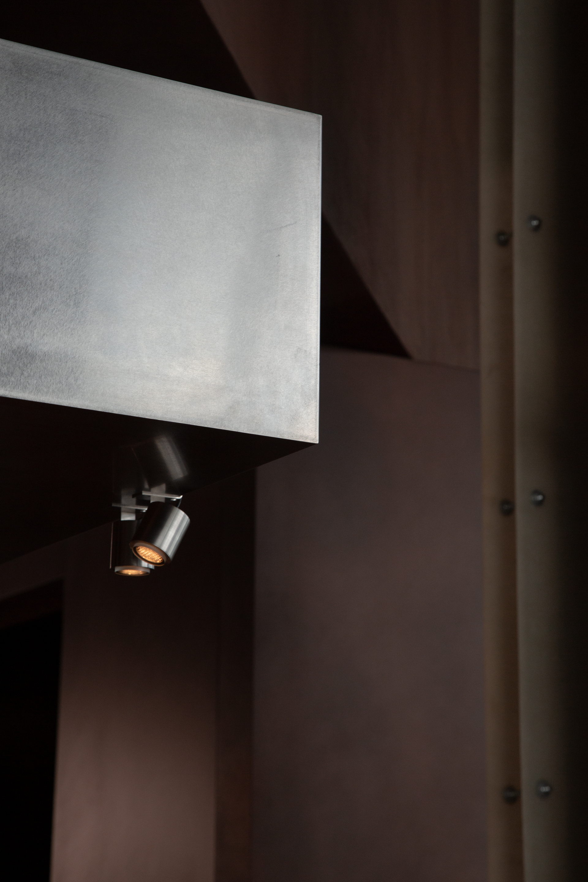 Clay and lime tadelakt finishing plaster TerraCalix Smooth custom color (Deep Maroon) for Terra Al Qana restaurant in Abu Dhabi. Project by Bone Studio