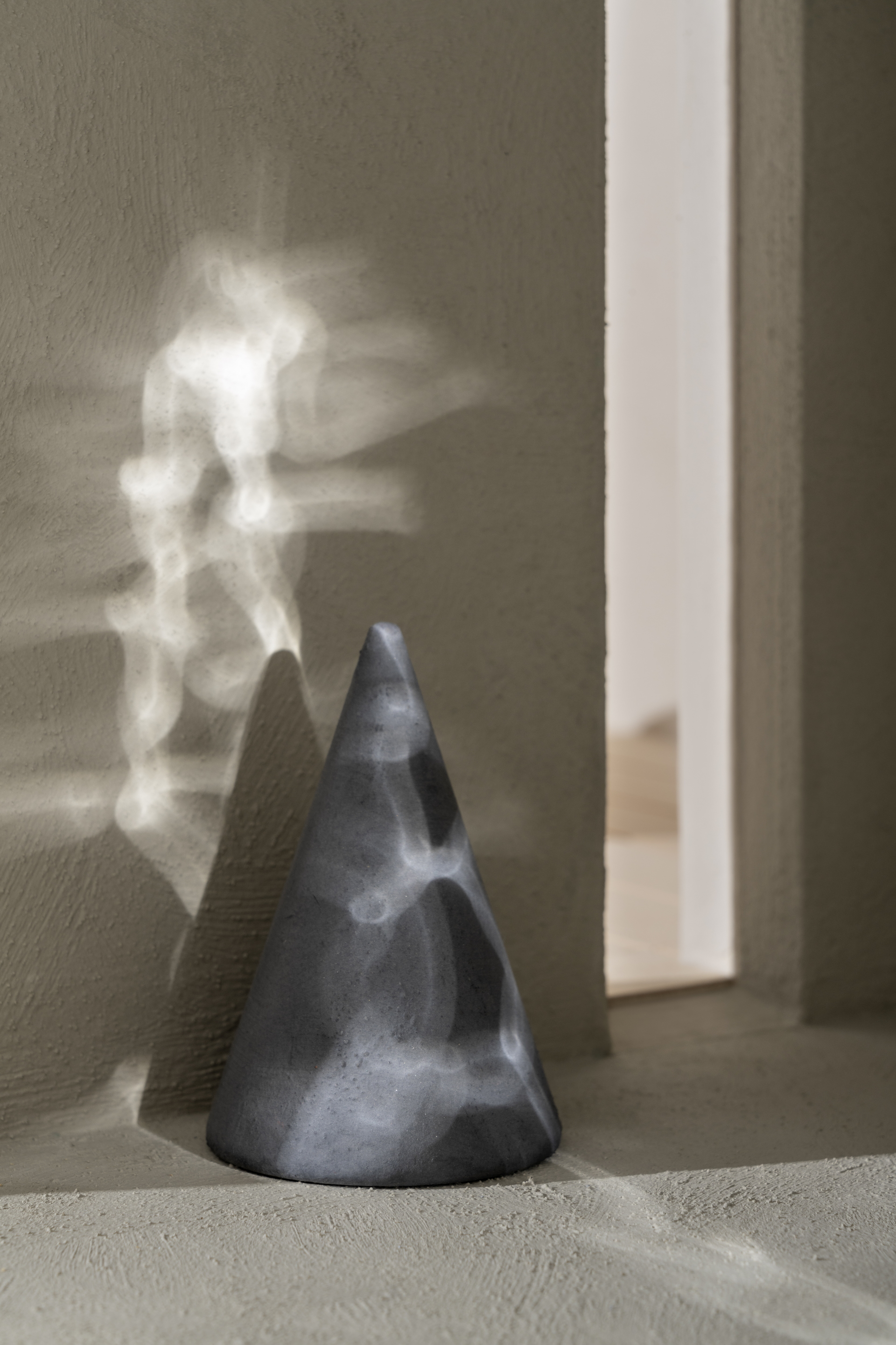 MATTEOBRIONI SkinClay powder paint applied to the surfaces of the Doll's house model designed by Studio Irvine. Photography by Delfino Sisto Legnani