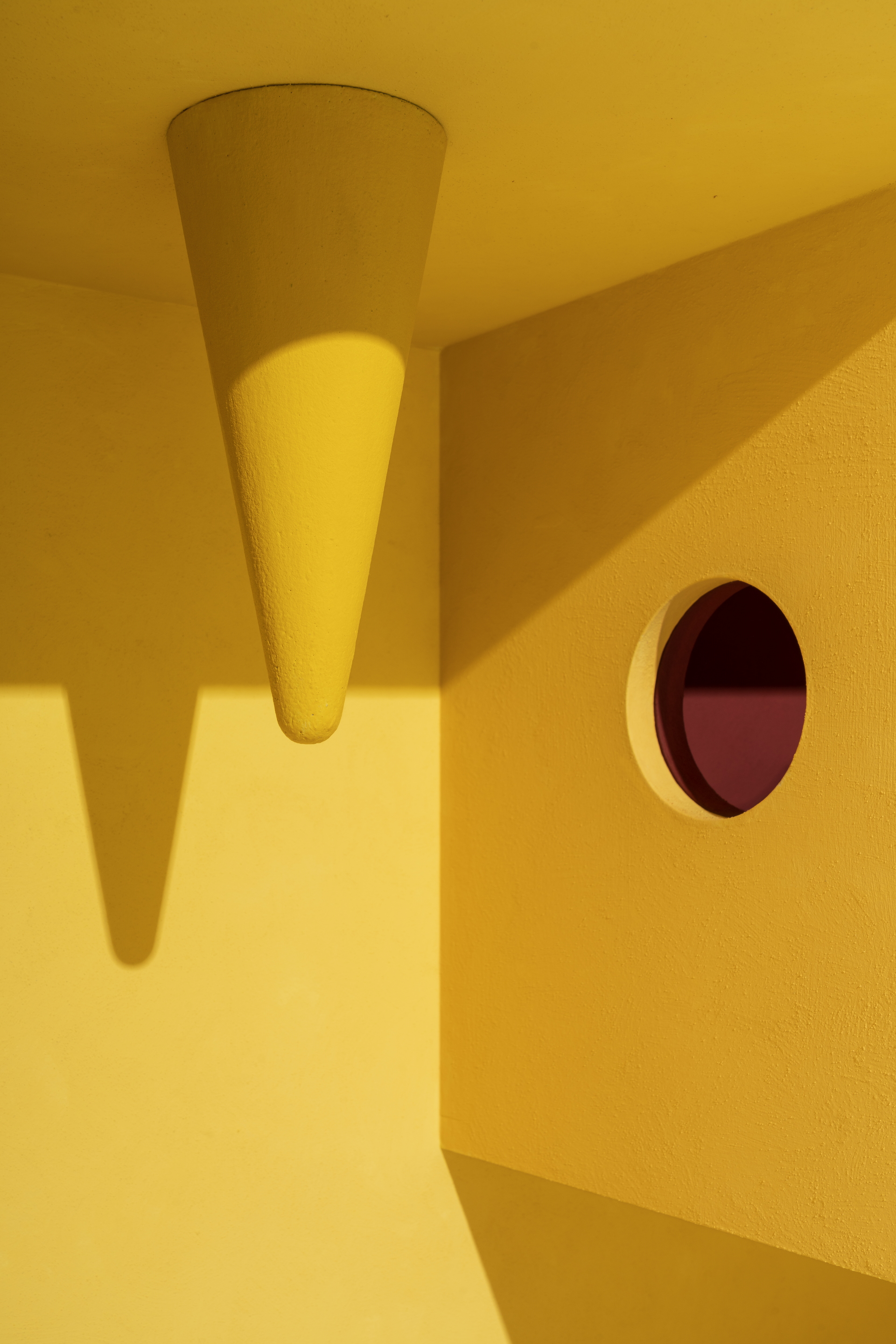 MATTEOBRIONI SkinClay powder paint applied to the surfaces of the Doll's house model designed by Studio Irvine. Photography by Delfino Sisto Legnani