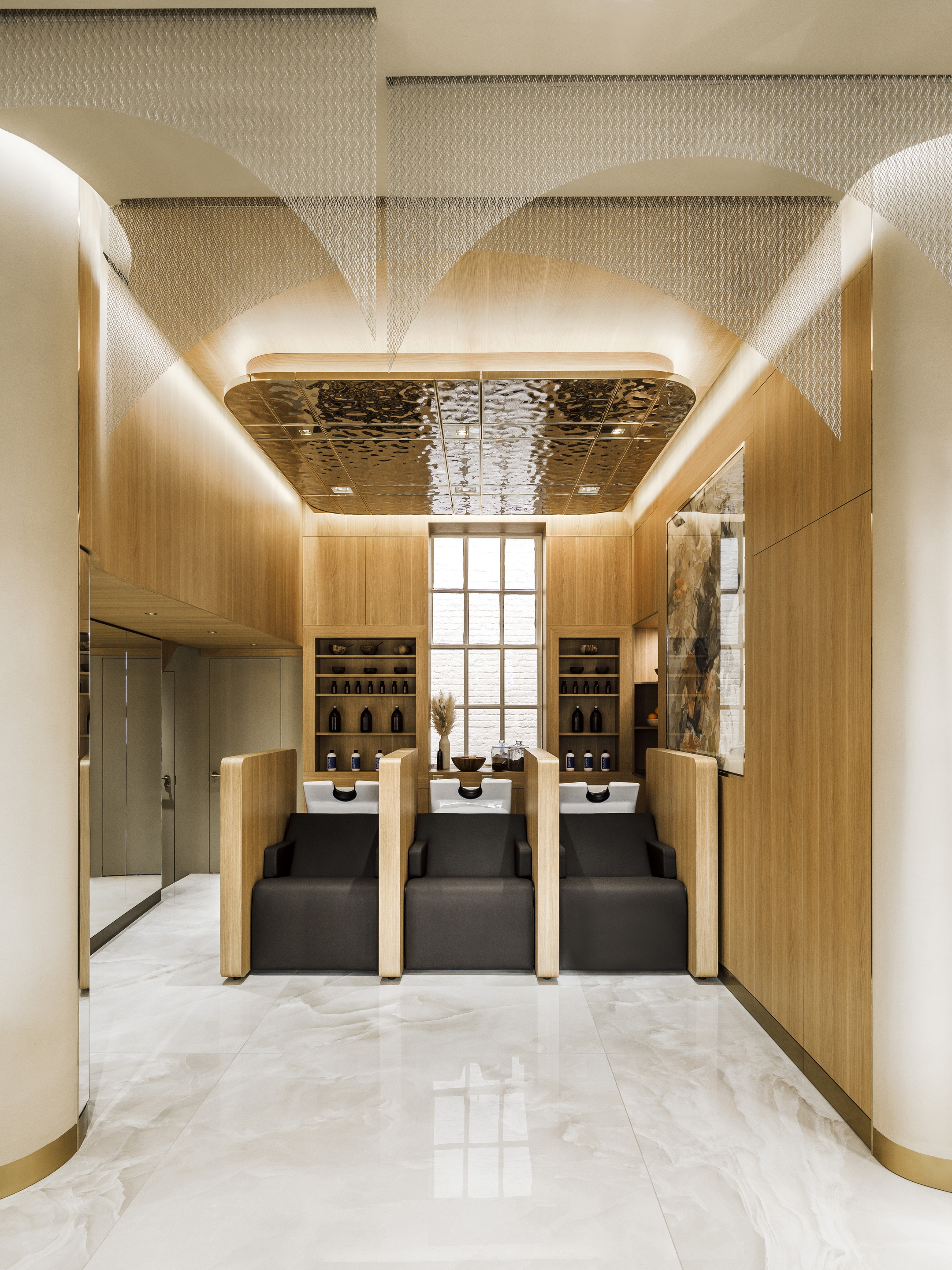 Reinforced fine grain clay plaster for the Michael John Guzzon Hair Salon in London. Project by Maria Oliva Interiors. Photographer: @ashjamesphotography  Ash James