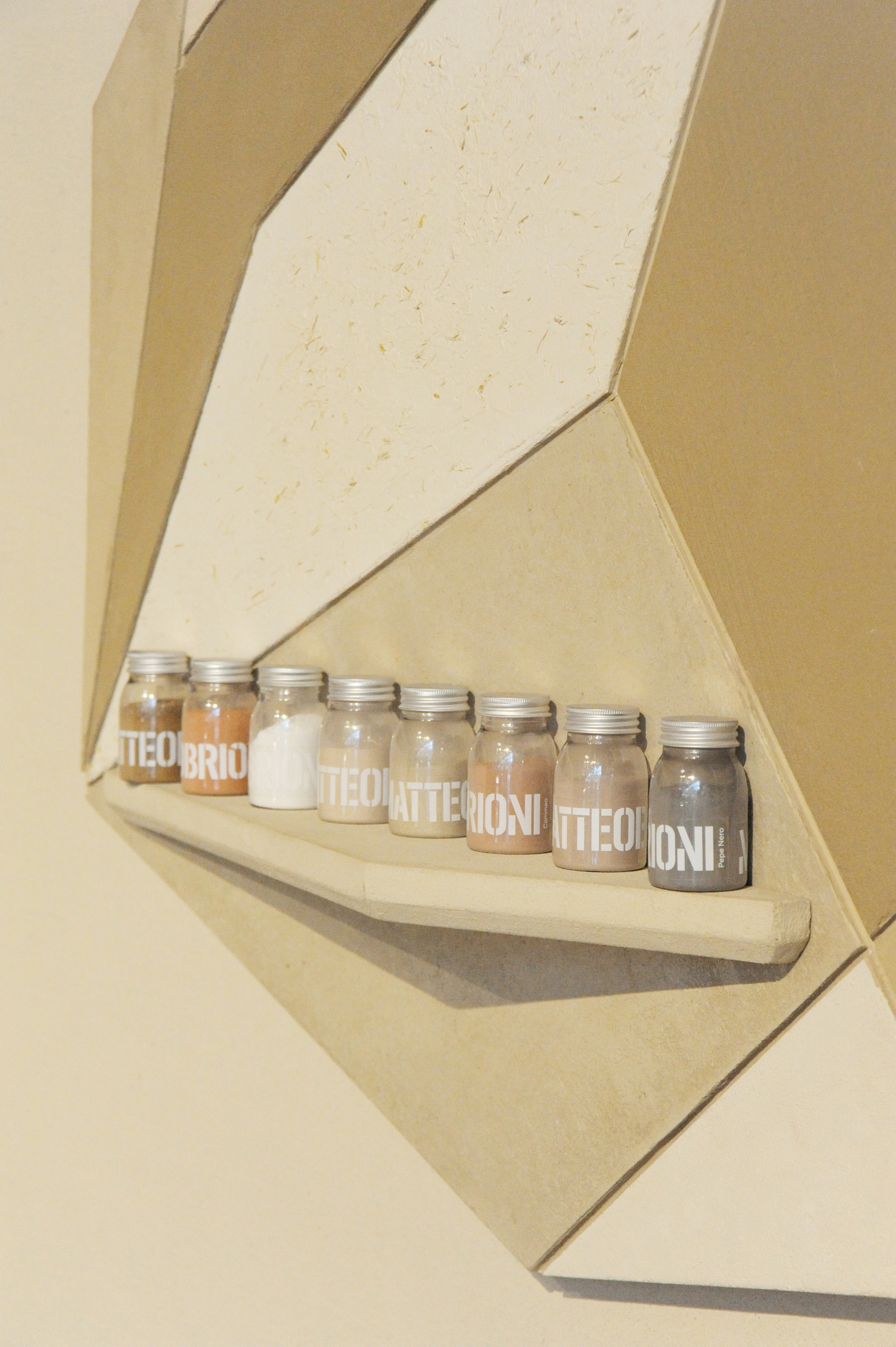 Natural clay finishes for the MATTEOBRIONI stand at CERSAIE 2023 in Bologna. Design by Studio irvine. Photography Lorenzo Carmassi