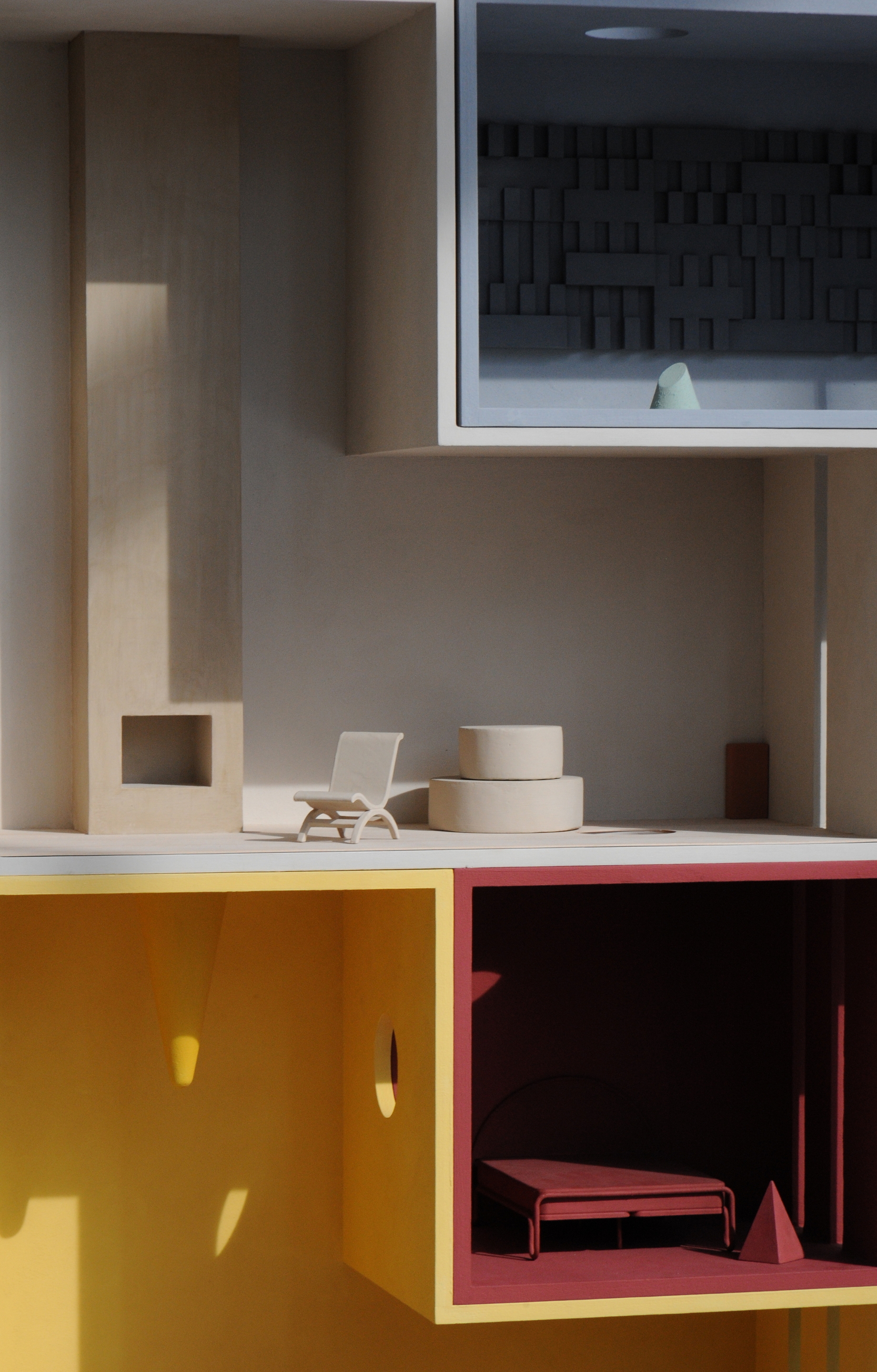 Natural clay finishes for the MATTEOBRIONI stand at CERSAIE 2023 in Bologna. SkinClay powder paint applied to the surfaces of the Doll's house model. Design by Studio Irvine. Photography Lorenzo Carmassi