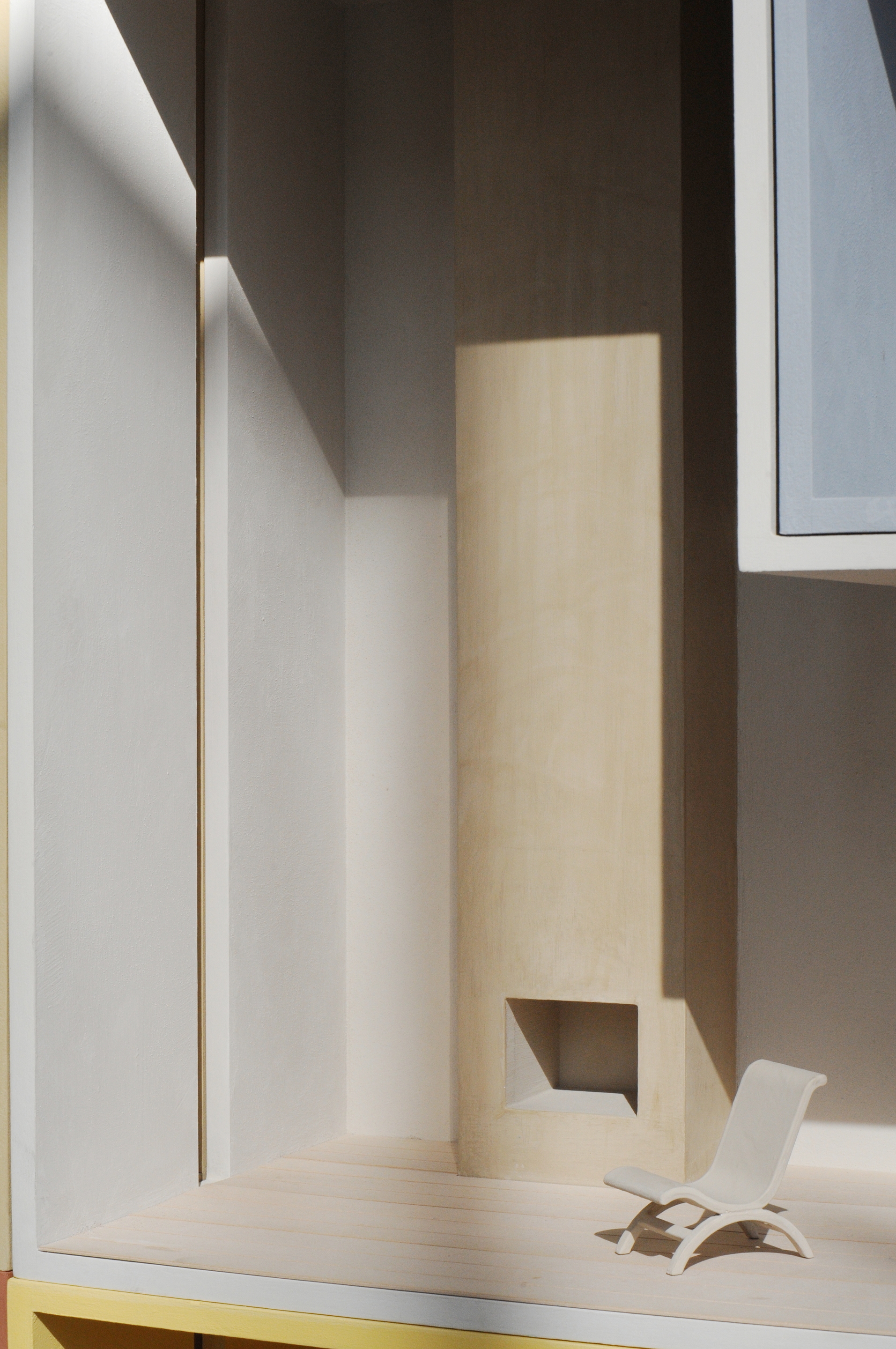 Finiture in argilla naturale per lo stand MATTEOBRIONI al CERSAIE 2023 di Bologna. Vernice in polvere SkinClay applicata alle superfici del modello Doll's house. Progetto dello Studio Irvine. Fotografia Lorenzo Carmassi