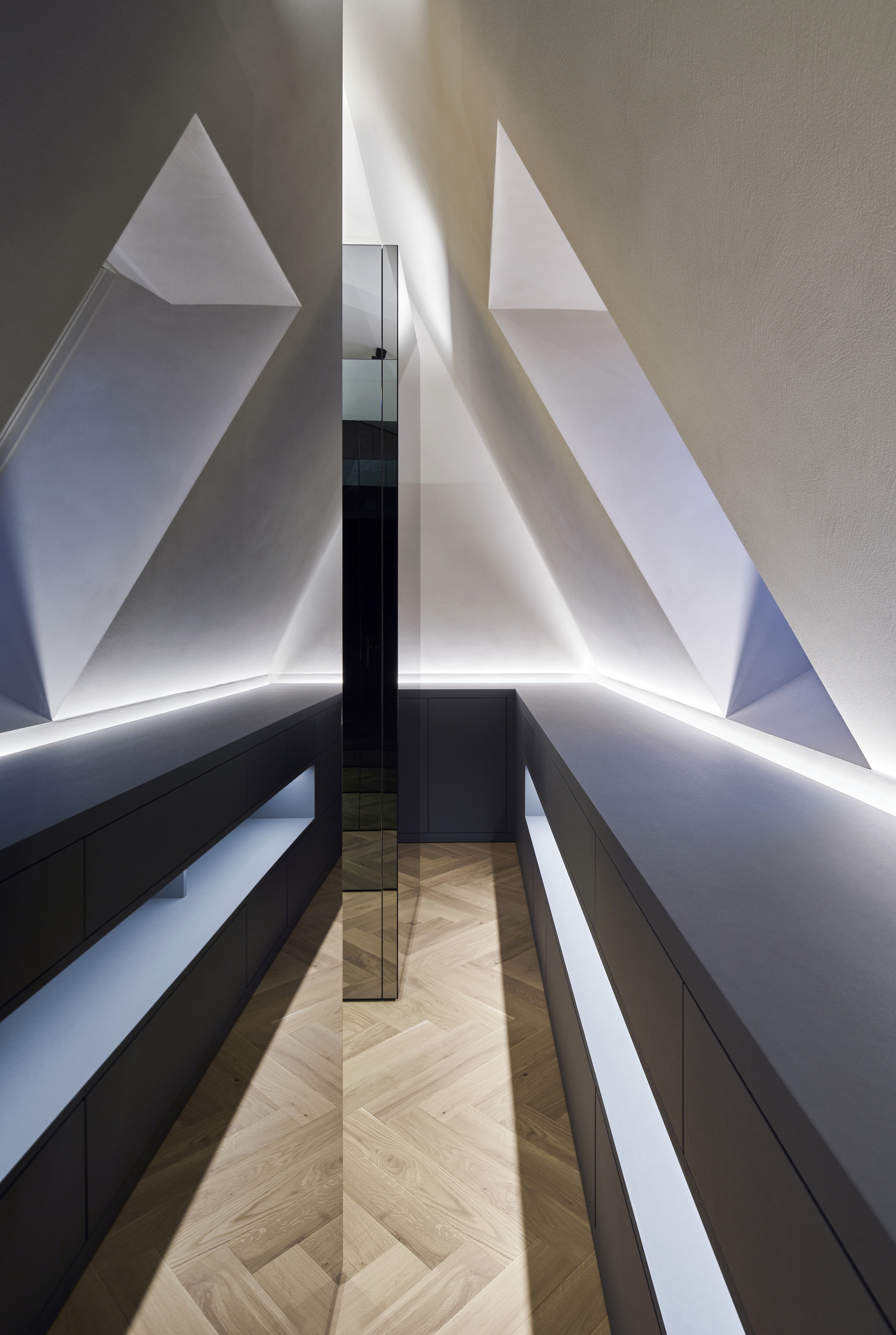 Reinforced clay finishing plaster TerraVista Plus Smooth Panna (cream) applied to walls and ceilings of a private house in Munich..Project by Tobias Petri, Holzrausch GmbHPhotography: Oliver Jaist