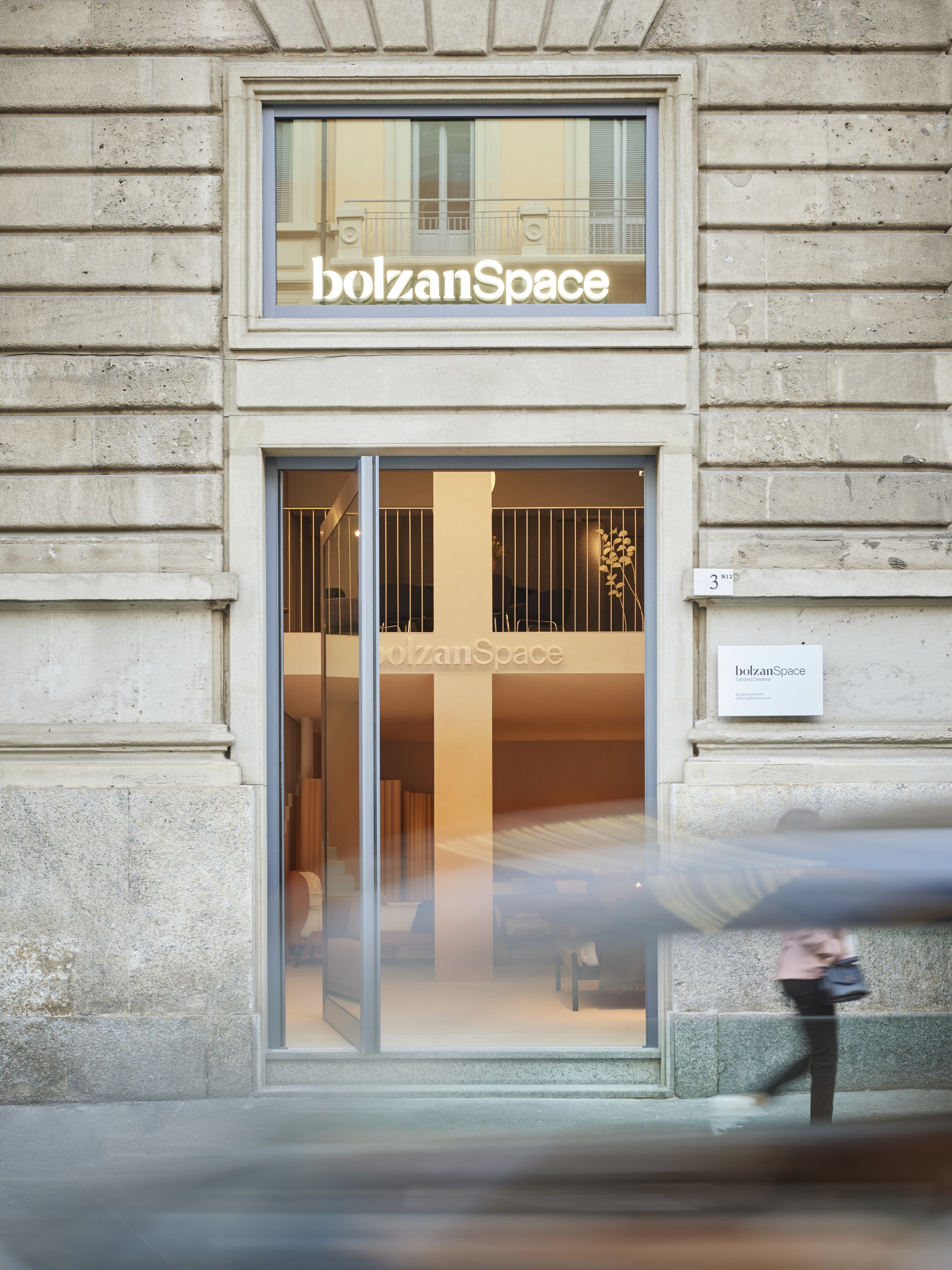 TerraSilk Smooth  clay paint and TerraVista Plus Smooth reinforced raw earth finishing plaster, both custom color, for the BolzanSpace showroom in Milan. Project by Zanellato/Bortotto, Photography by Omar Sartor