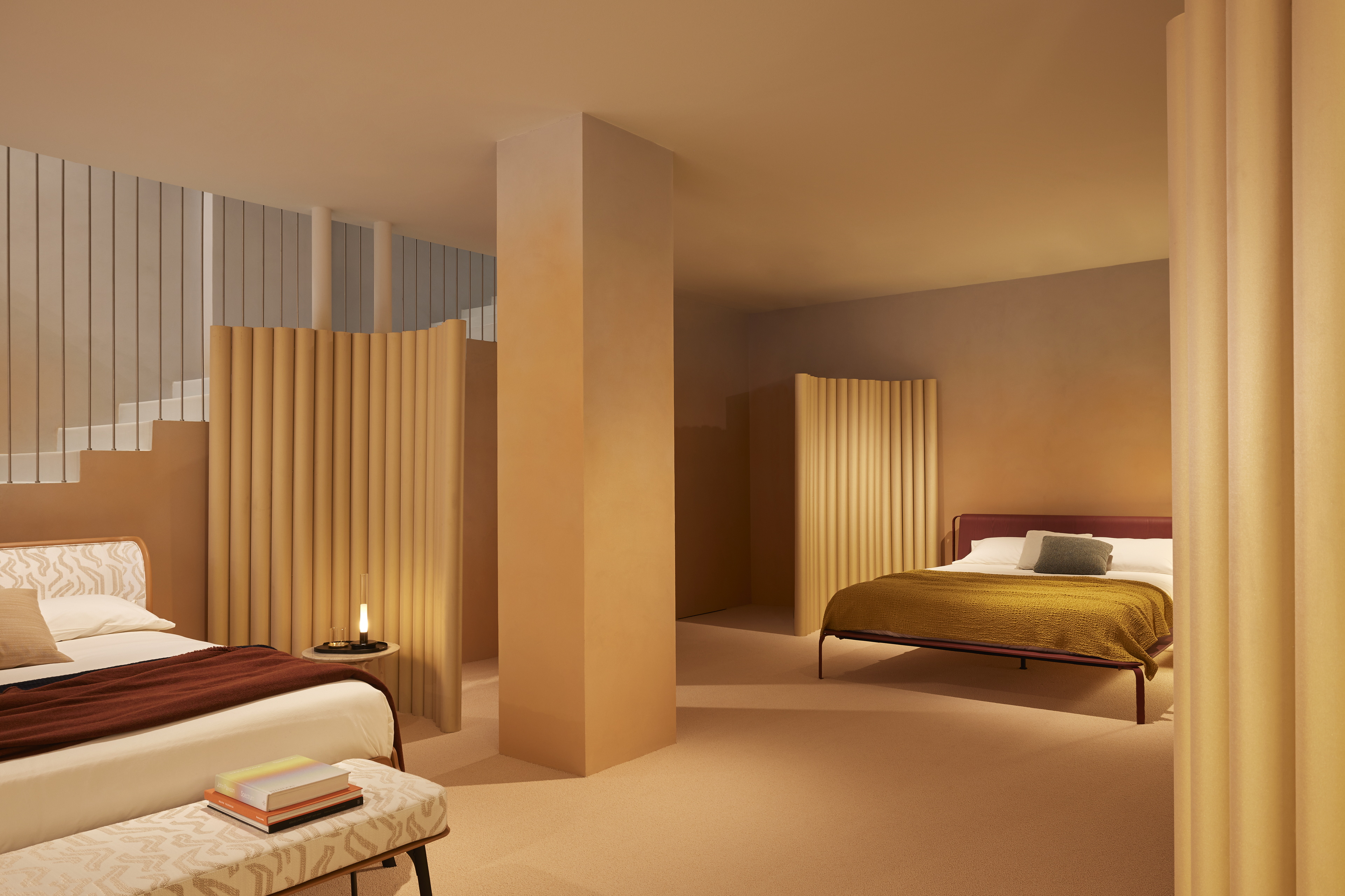 Pittura in argilla TerraSilk Liscio Custom e intonaco rinforzato di finitura in terra cruda TerraVista Plus Liscio, entrambi colori bespoke, per la showroom BolzanSpace a Milano. Progetto di Zanellato/Bortotto, fotografia di Omar Sartor