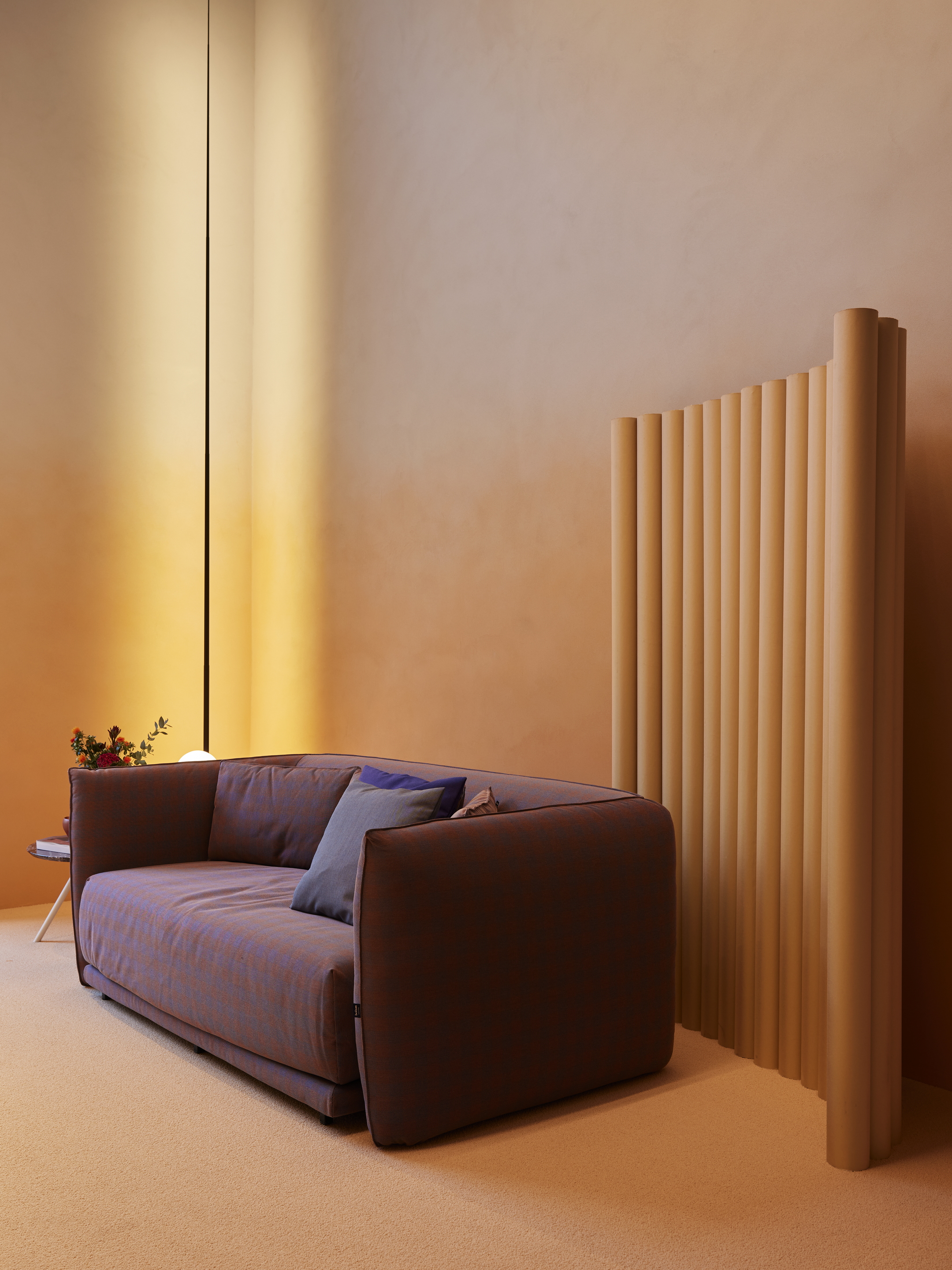 Pittura in argilla TerraSilk Liscio Custom e intonaco rinforzato di finitura in terra cruda TerraVista Plus Liscio, entrambi colori bespoke, per la showroom BolzanSpace a Milano. Progetto di Zanellato/Bortotto, fotografia di Omar Sartor