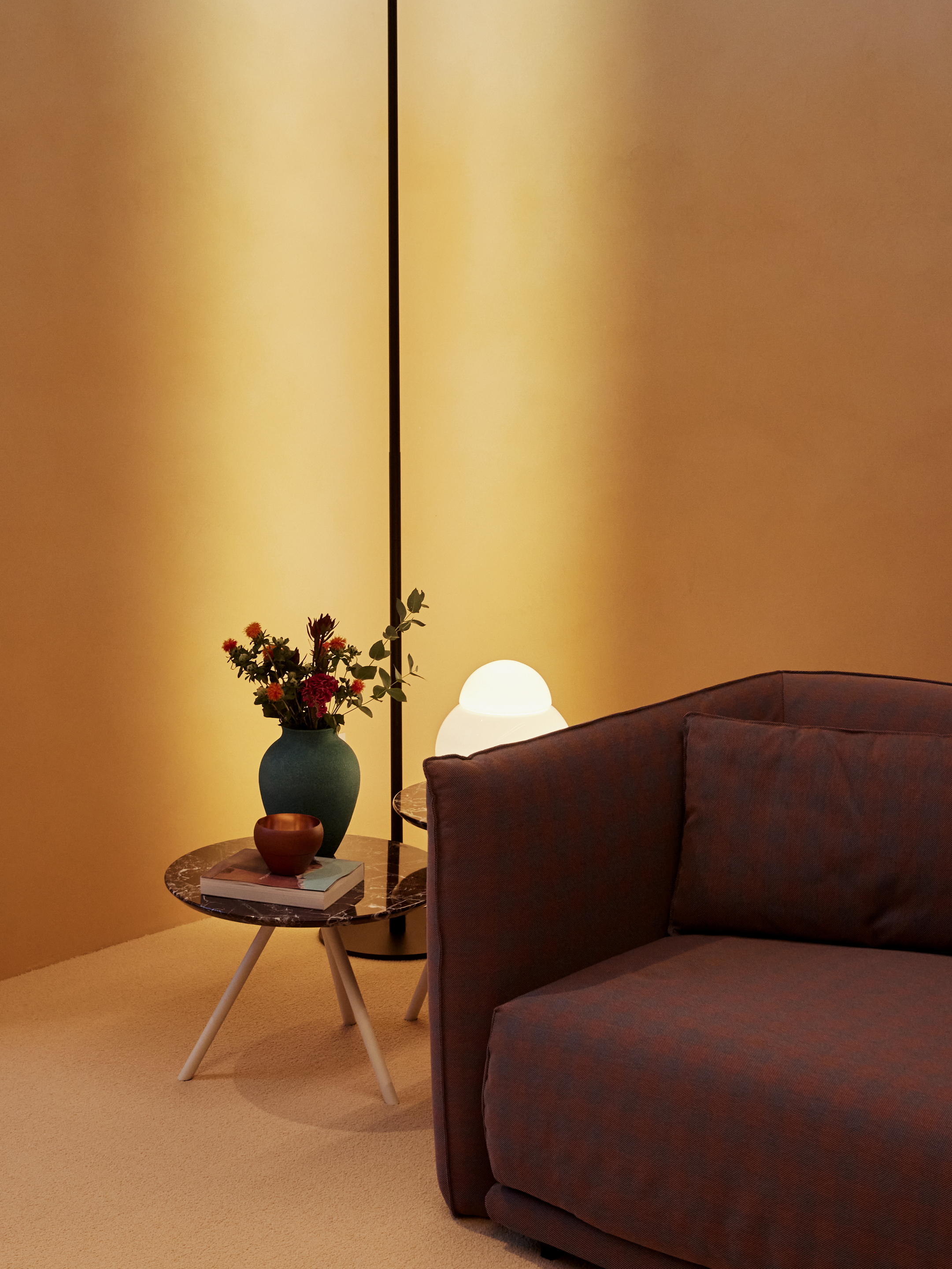 Pittura in argilla TerraSilk Liscio Custom e intonaco rinforzato di finitura in terra cruda TerraVista Plus Liscio, entrambi colori bespoke, per la showroom BolzanSpace a Milano. Progetto di Zanellato/Bortotto, fotografia di Omar Sartor