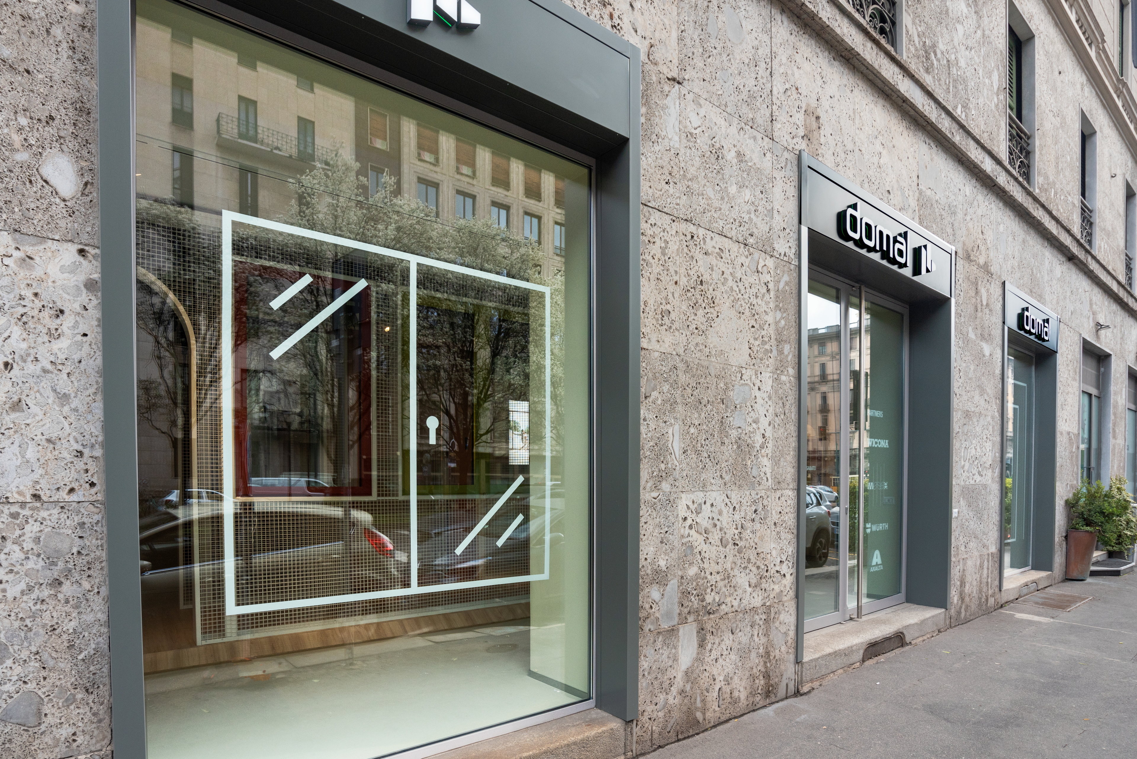 Natural clay plaster TerraVista Smooth Panna for the showroom Spazio Domal - Wicona Italia, Milan. Project by LasciaLaScia Architecture, Photography by courtesy of Hydro Building Systems Italy SpA