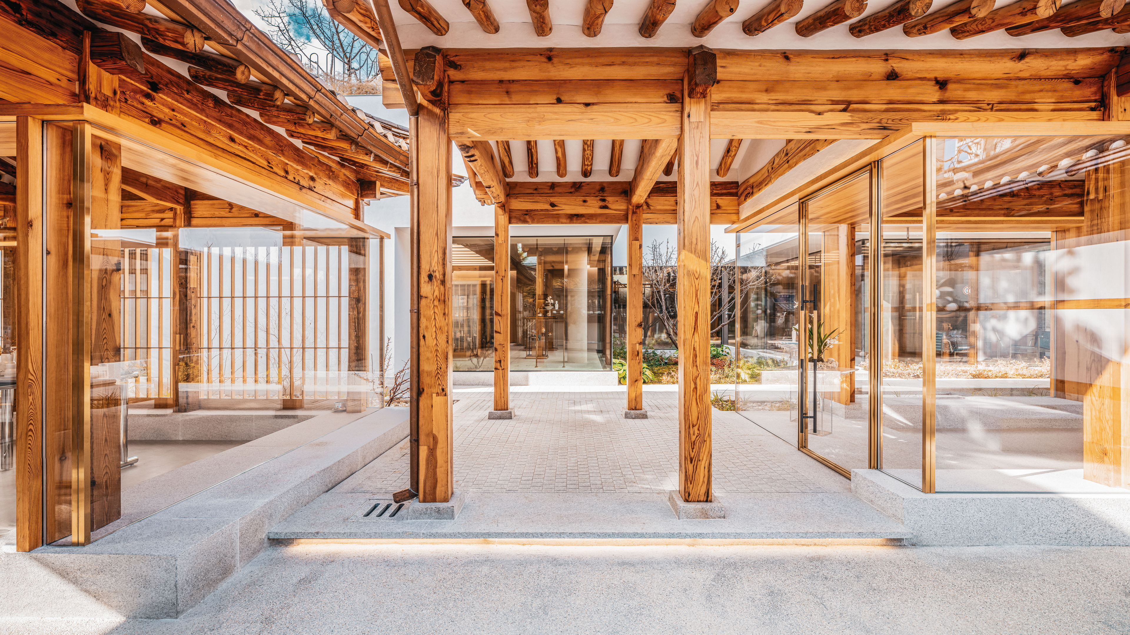 Fine-grained reinforced finishing clay plaster TerraVista Plus Smooth in a wide range of colours applied on walls and ceilings of the Sulwhasoo Bukchon Flagship Store-Osulloc Teahouse Bukchon complex in Gahoe-dong, Seoul. Project by One O One. Photography by Kim Inchul
