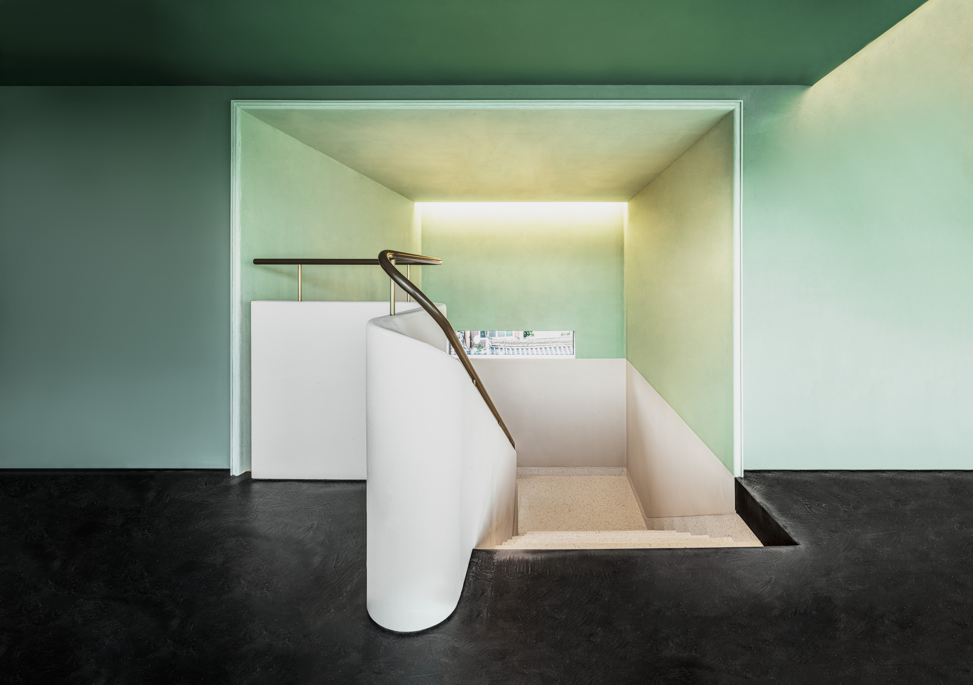 Fine-grained reinforced finishing clay plaster TerraVista Plus Smooth in a wide range of colours applied on walls and ceilings of the Sulwhasoo Bukchon Flagship Store-Osulloc Teahouse Bukchon complex in Gahoe-dong, Seoul. Project by One O One. Photography by Kim Inchul