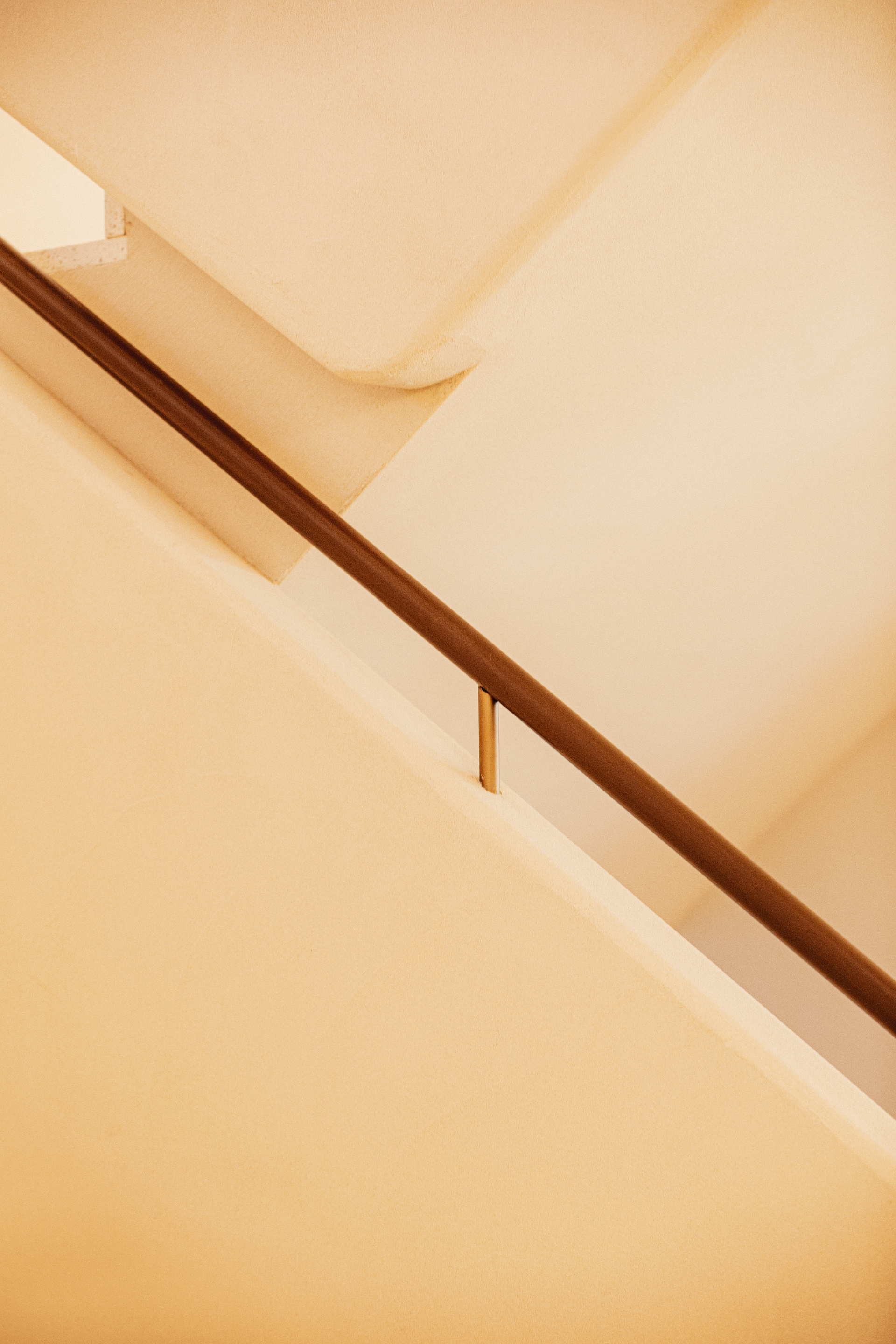 Fine-grained reinforced finishing clay plaster TerraVista Plus Smooth in a wide range of colours applied on walls and ceilings of the Sulwhasoo Bukchon Flagship Store-Osulloc Teahouse Bukchon complex in Gahoe-dong, Seoul. Project by One O One. Photography by Kim Inchul