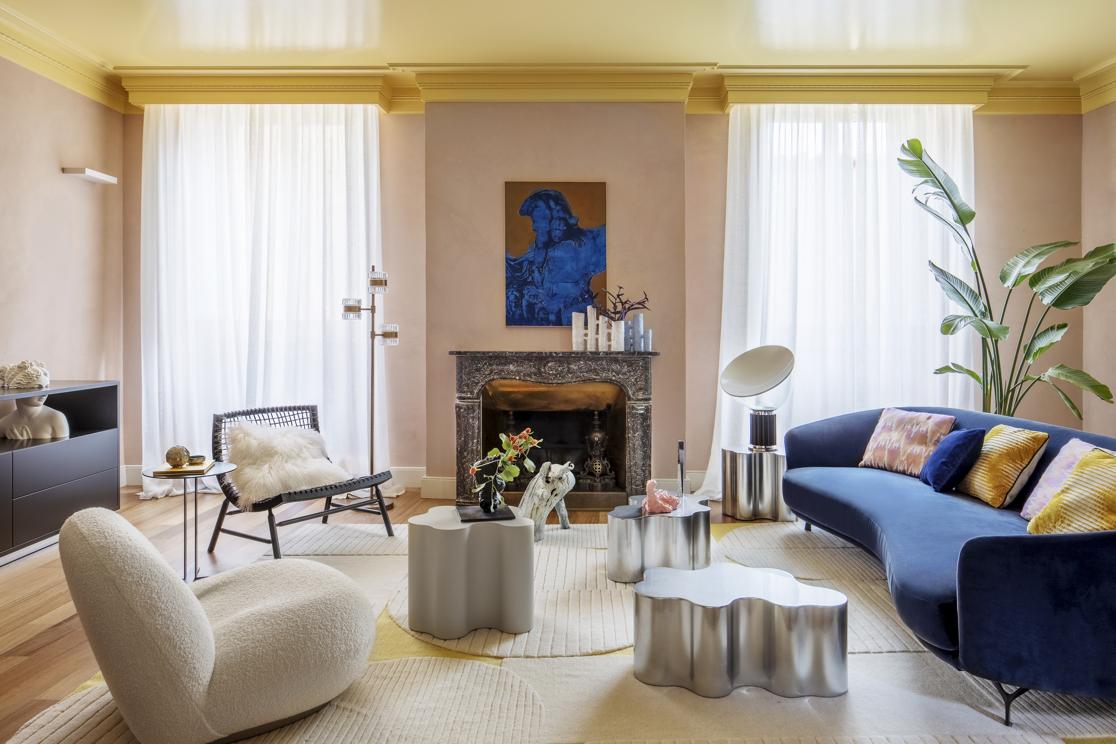 Fine-grained clay finishing plaster TerraVista Smooth Meringa (meringue) colour applied to the walls of a private residence in Rome. This work was published, with cover photo, in the February issue of Marie Claire Maison magazine. Project by Venturoni Studio Photography: Helenio Barbetta