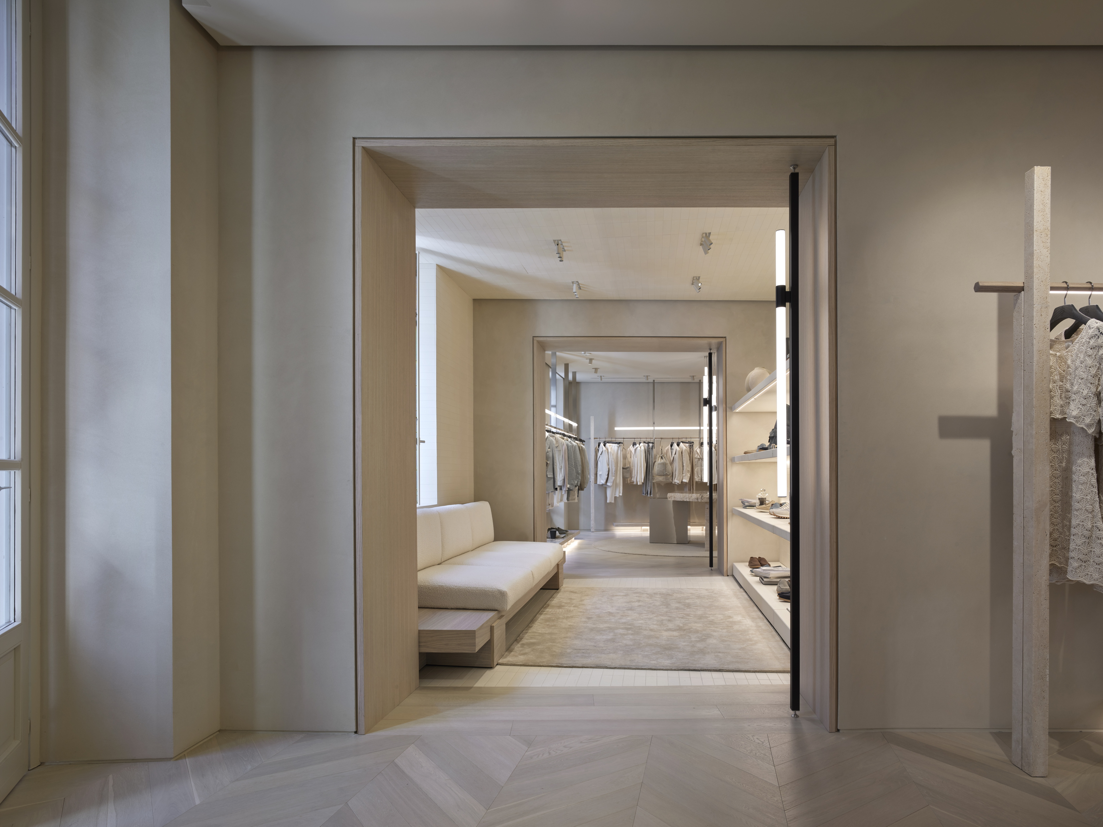 Reinforced clay finishing plaster TerraVista Plus Smooth Panna (cream) colour applied to the walls of Eleventy's Milan flagship store. Project by Parisotto+Formenton Photography: Pietro Savorelli