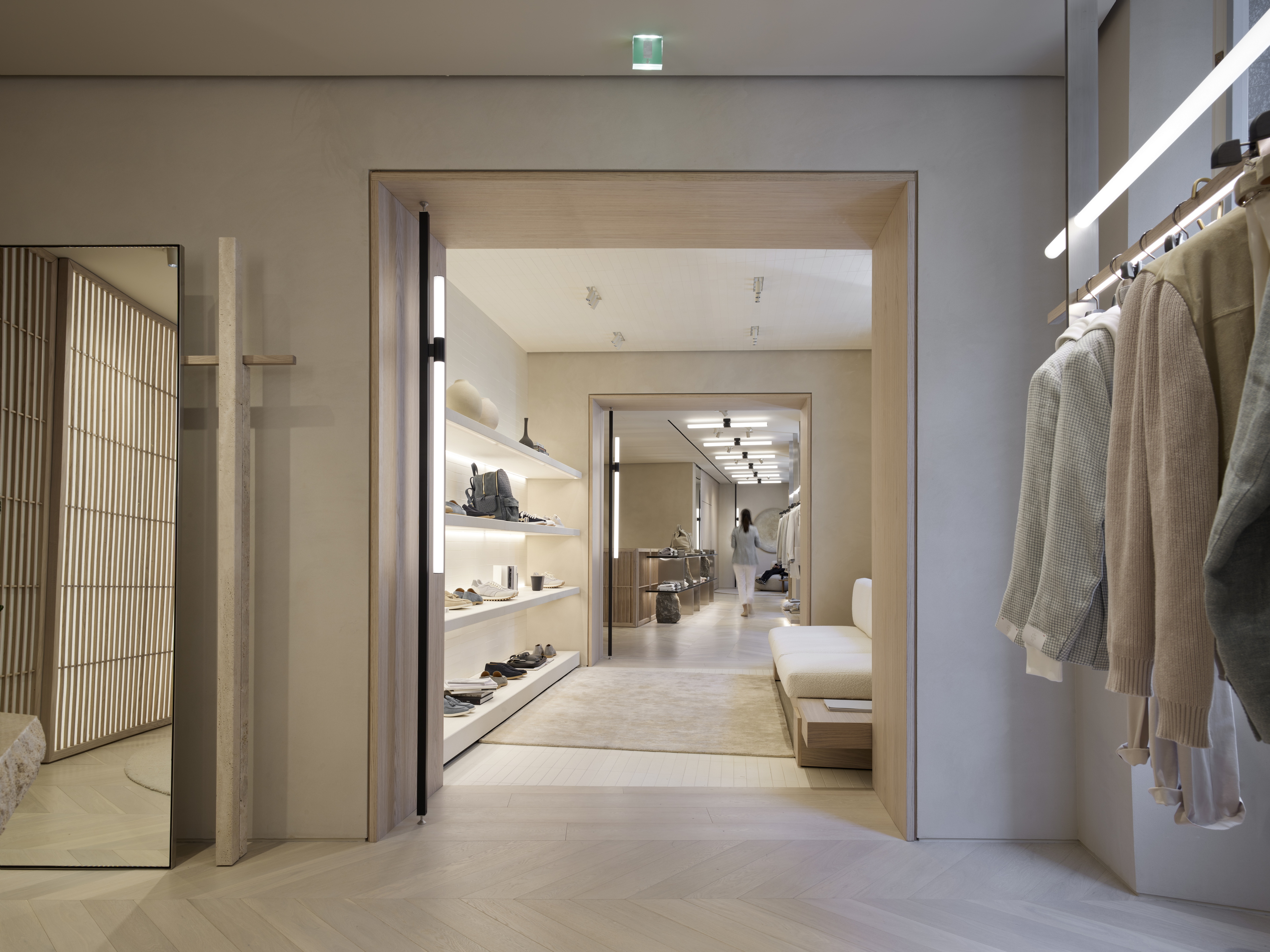 Reinforced clay finishing plaster TerraVista Plus Smooth Panna (cream) colour applied to the walls of Eleventy's Milan flagship store. Project by Parisotto+Formenton Photography: Pietro Savorelli