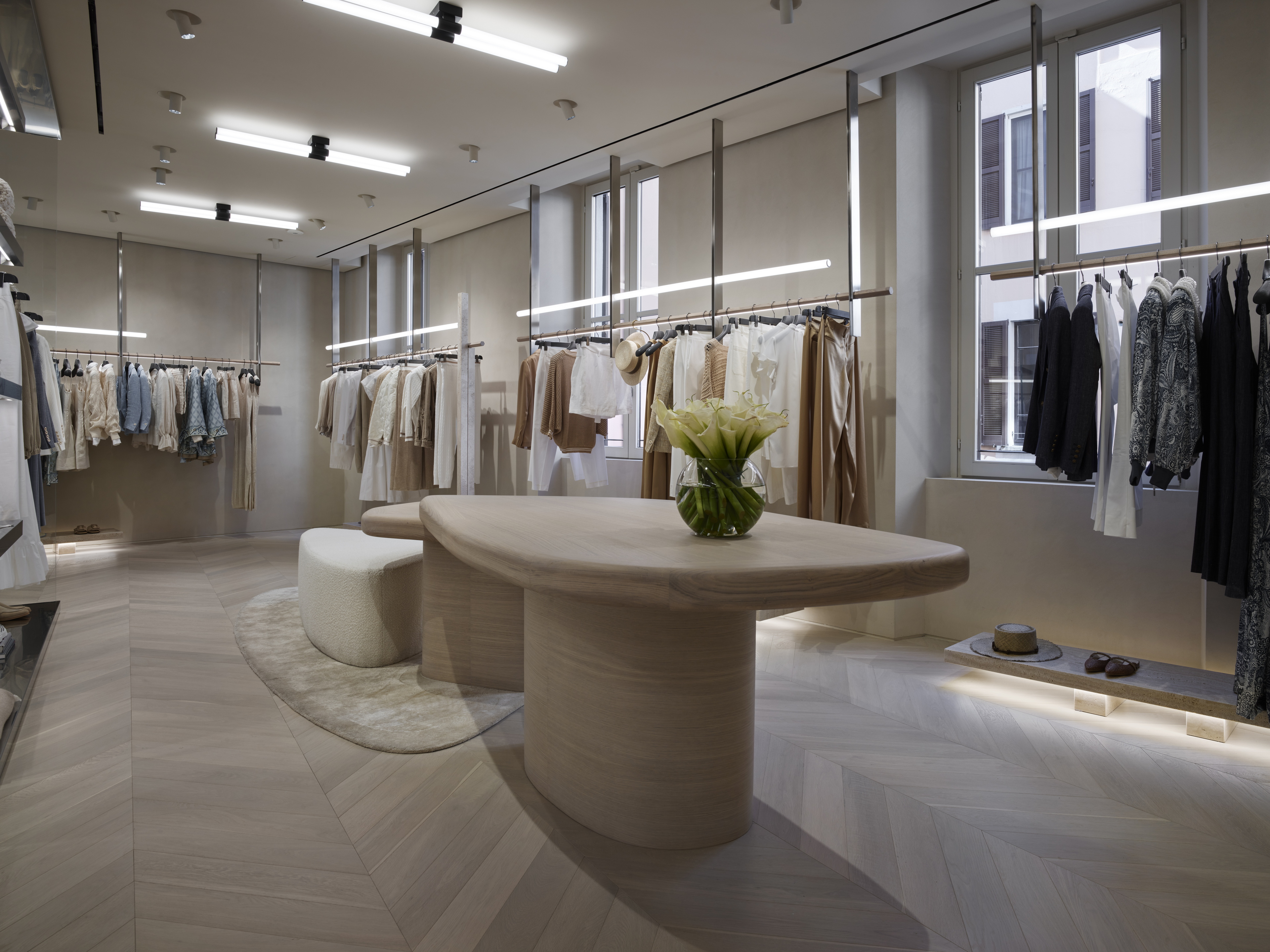 Reinforced clay finishing plaster TerraVista Plus Smooth Panna (cream) colour applied to the walls of Eleventy's Milan flagship store. Project by Parisotto+Formenton Photography: Pietro Savorelli