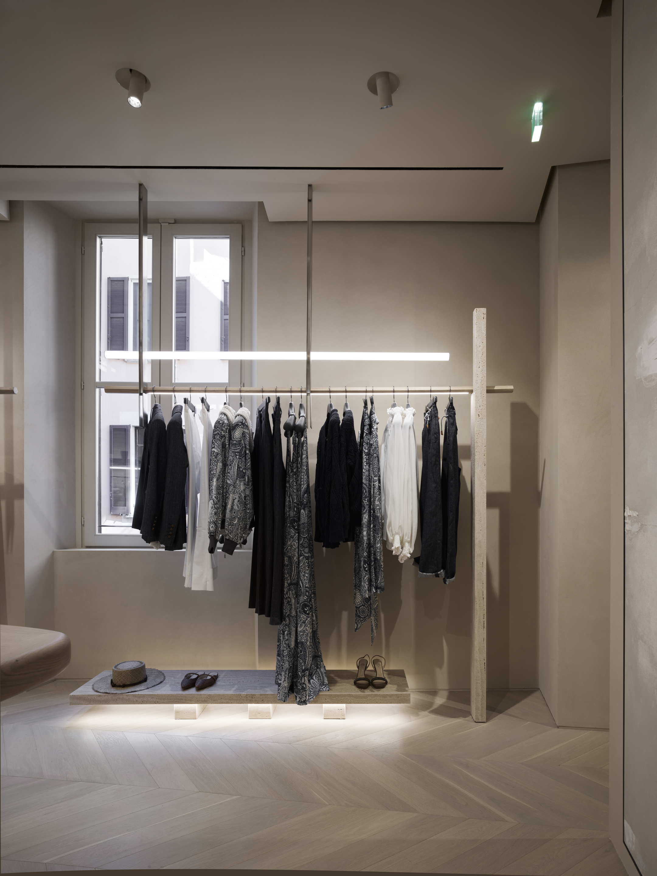 Reinforced clay finishing plaster TerraVista Plus Smooth Panna (cream) colour applied to the walls of Eleventy's Milan flagship store. Project by Parisotto+Formenton Photography: Pietro Savorelli