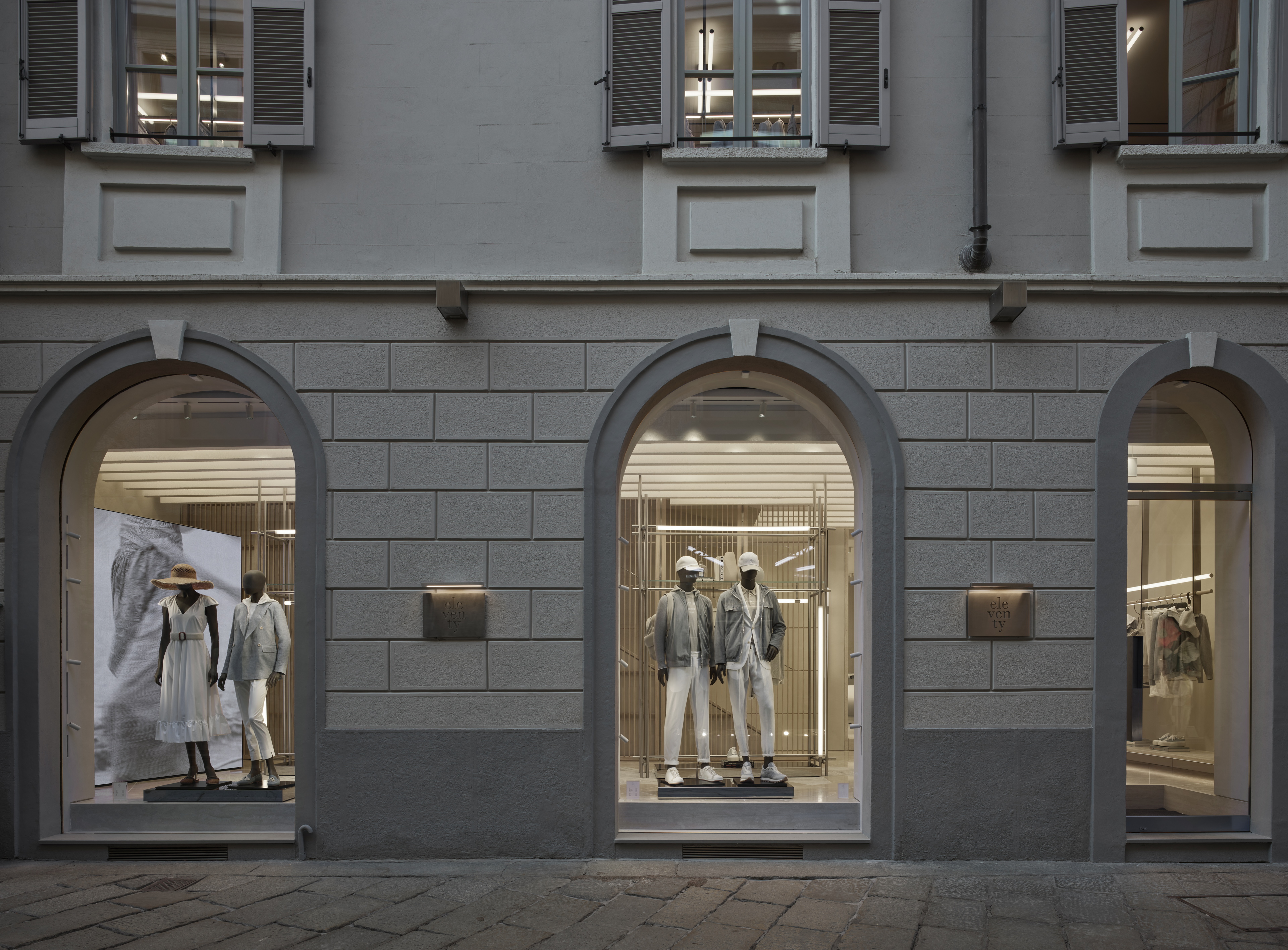 Intonaco rinforzato di finitura in argilla TerraVista Plus Liscio color Panna applicato sulle pareti del flagship store Eleventy di Milano. Progetto di Parisotto+Formenton Fotografia: Pietro Savorelli