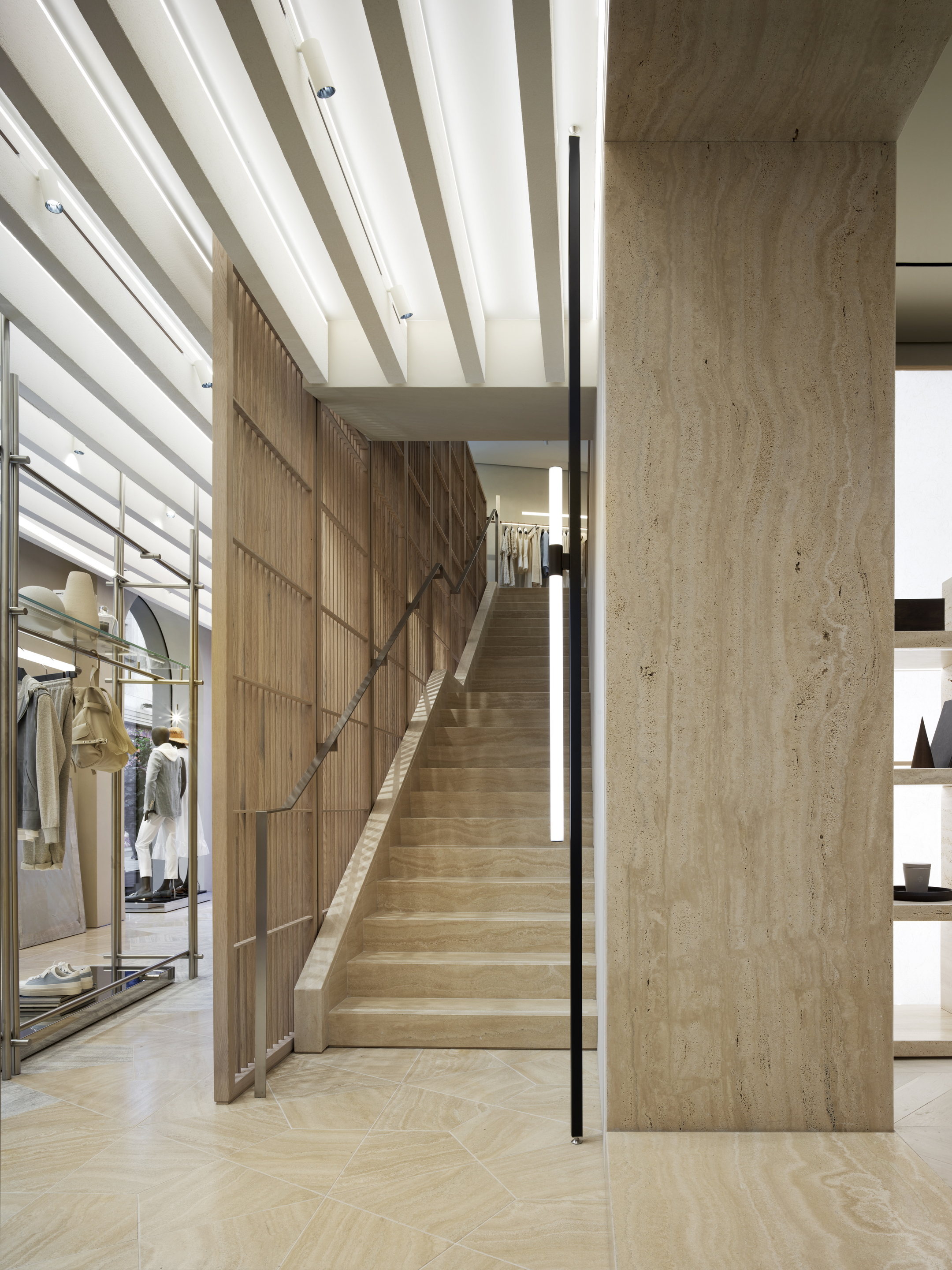 Intonaco rinforzato di finitura in argilla TerraVista Plus Liscio color Panna applicato sulle pareti del flagship store Eleventy di Milano. Progetto di Parisotto+Formenton Fotografia: Pietro Savorelli