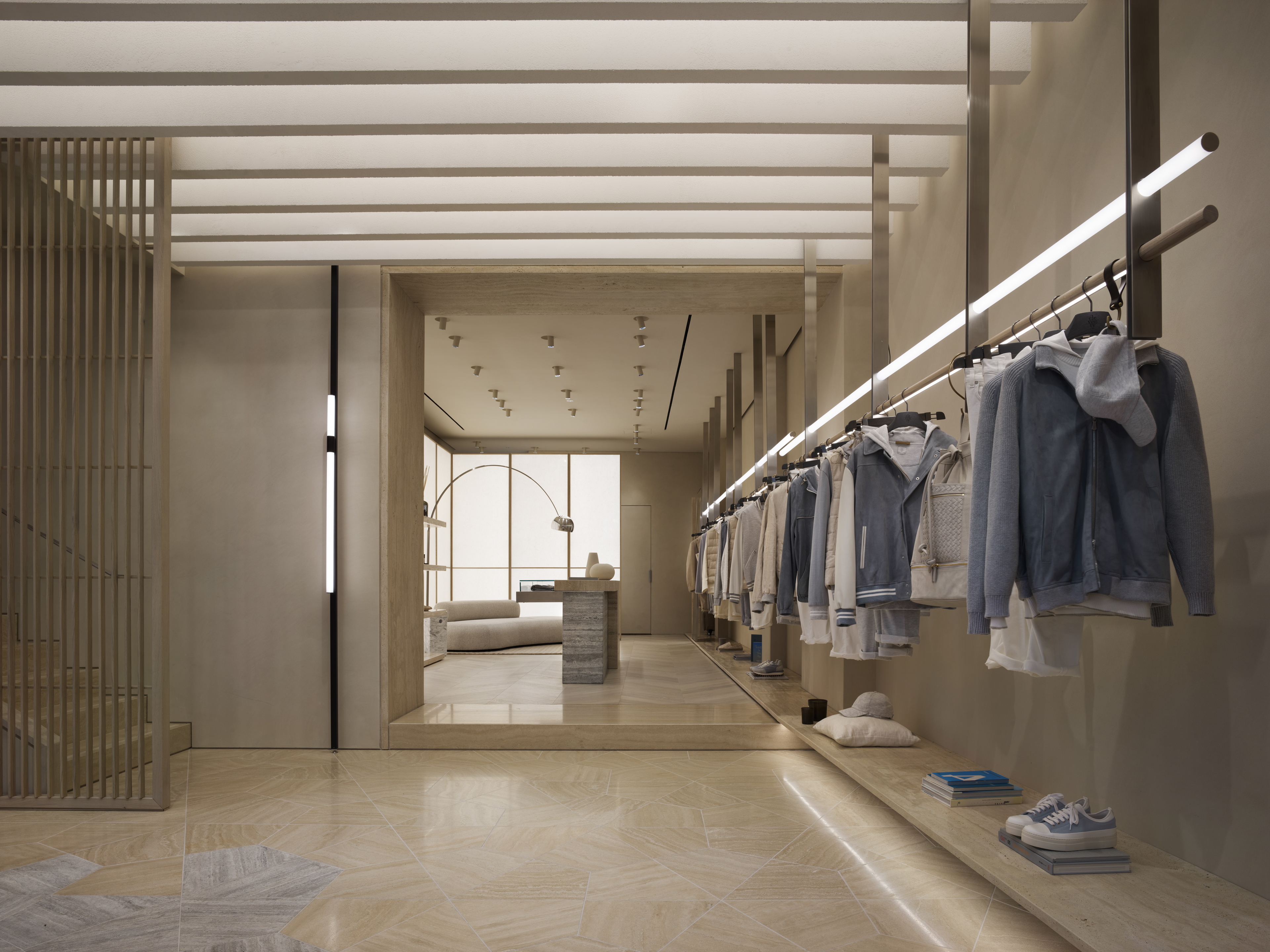 Intonaco rinforzato di finitura in argilla TerraVista Plus Liscio color Panna applicato sulle pareti del flagship store Eleventy di Milano. Progetto di Parisotto+Formenton Fotografia: Pietro Savorelli