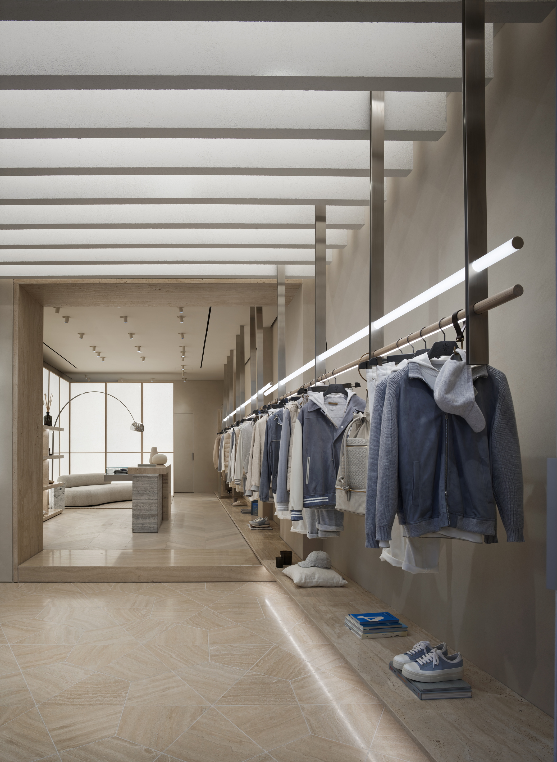 Intonaco rinforzato di finitura in argilla TerraVista Plus Liscio color Panna applicato sulle pareti del flagship store Eleventy di Milano. Progetto di Parisotto+Formenton Fotografia: Pietro Savorelli