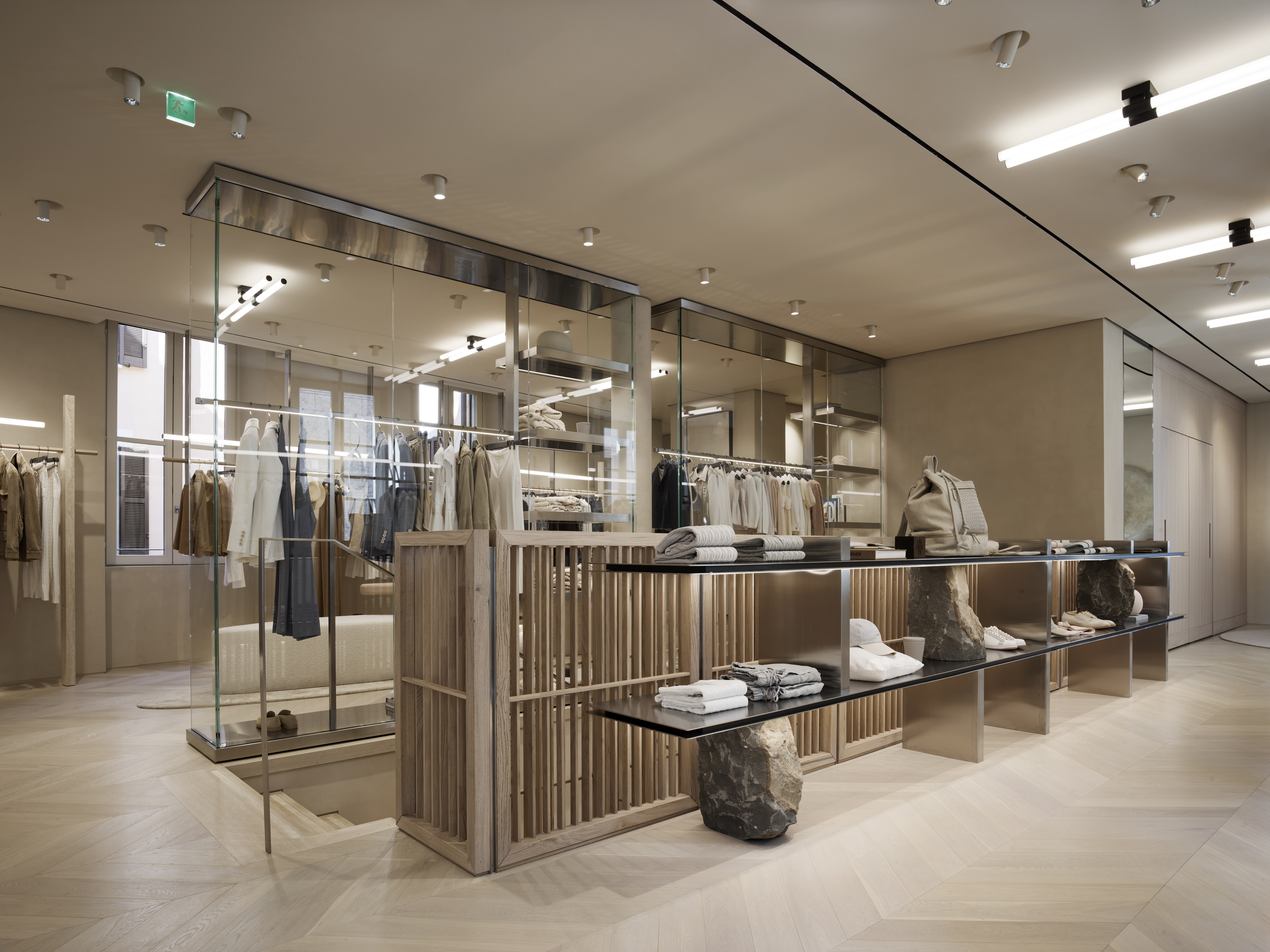 Intonaco rinforzato di finitura in argilla TerraVista Plus Liscio color Panna applicato sulle pareti del flagship store Eleventy di Milano. Progetto di Parisotto+Formenton Fotografia: Pietro Savorelli