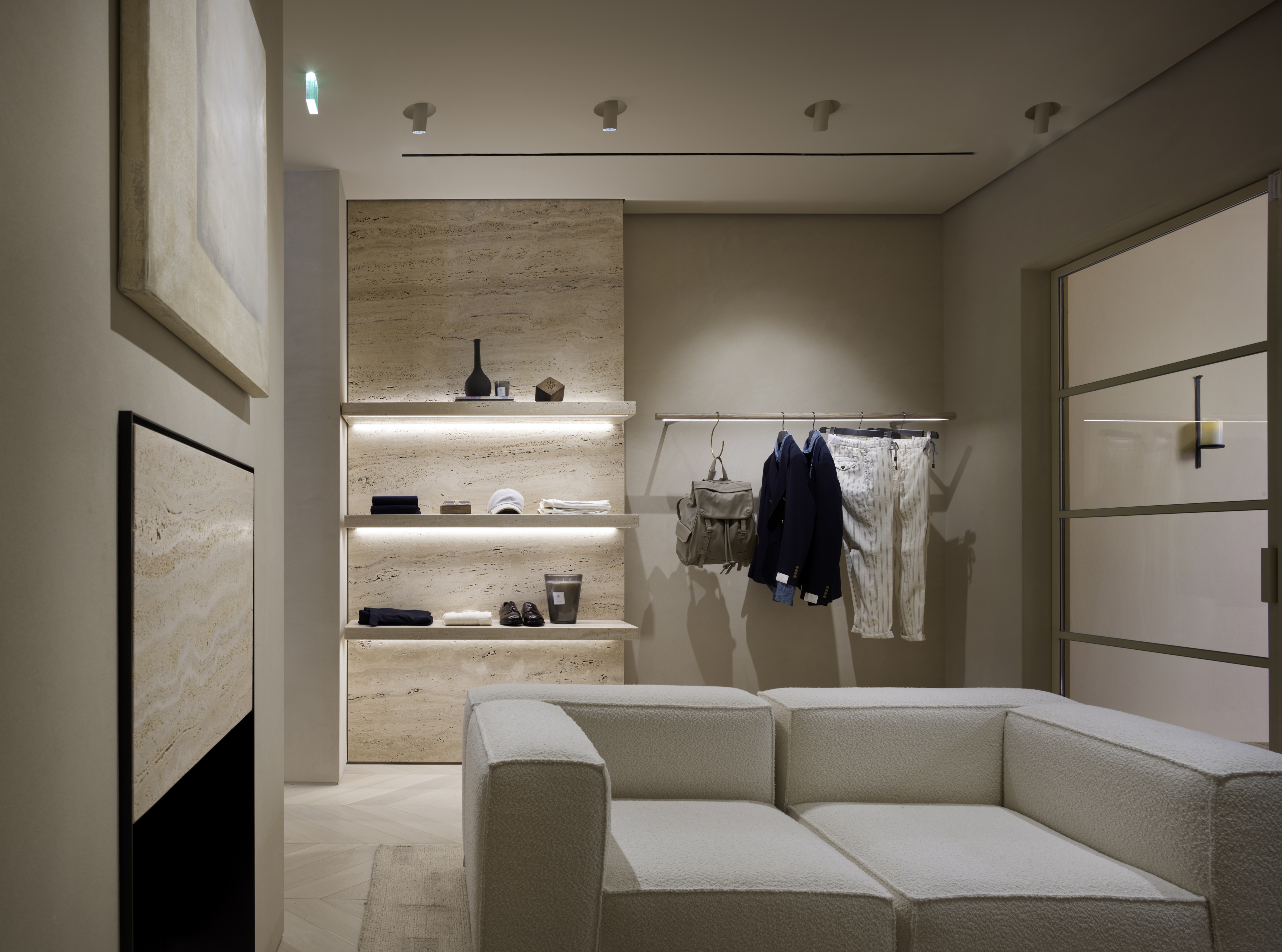 Intonaco rinforzato di finitura in argilla TerraVista Plus Liscio color Panna applicato sulle pareti del flagship store Eleventy di Milano. Progetto di Parisotto+Formenton Fotografia: Pietro Savorelli