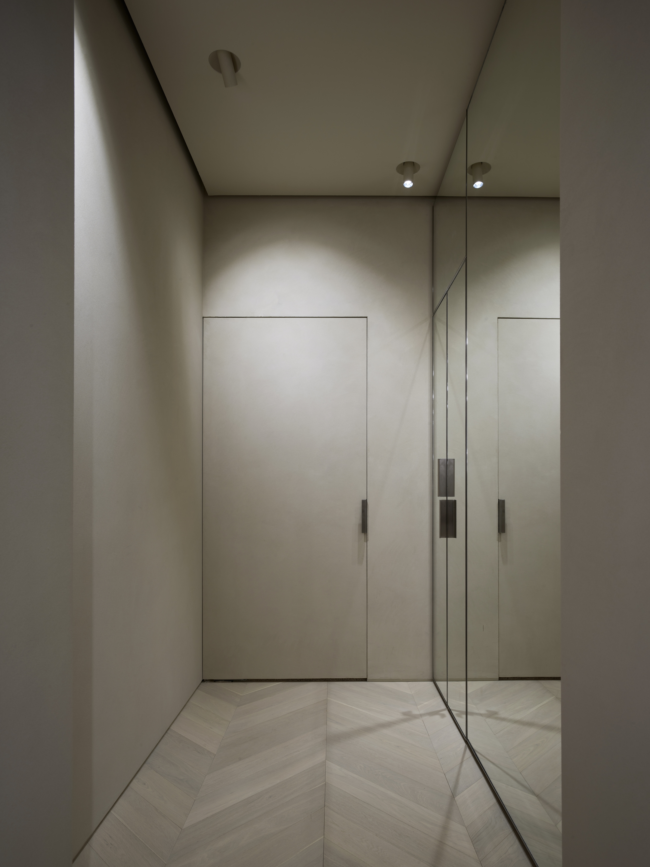 Intonaco rinforzato di finitura in argilla TerraVista Plus Liscio color Panna applicato sulle pareti del flagship store Eleventy di Milano. Progetto di Parisotto+Formenton Fotografia: Pietro Savorelli