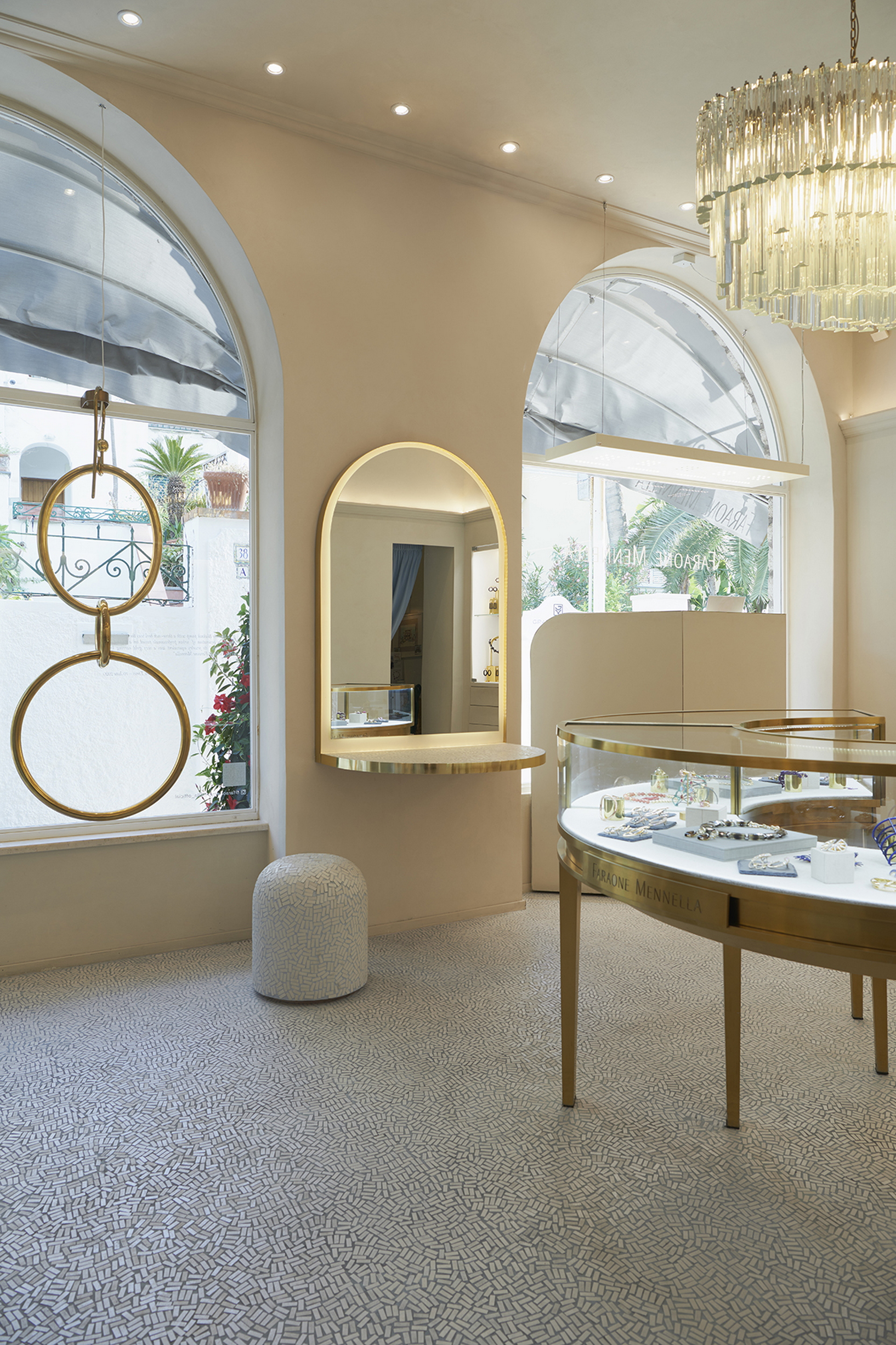 TerraSilk Structured Panna colour applied to wall and ceilings of Capri’s Faraone Mennella Jewelry Store. Project by Studio Irvine Photography: Natalia Garcia