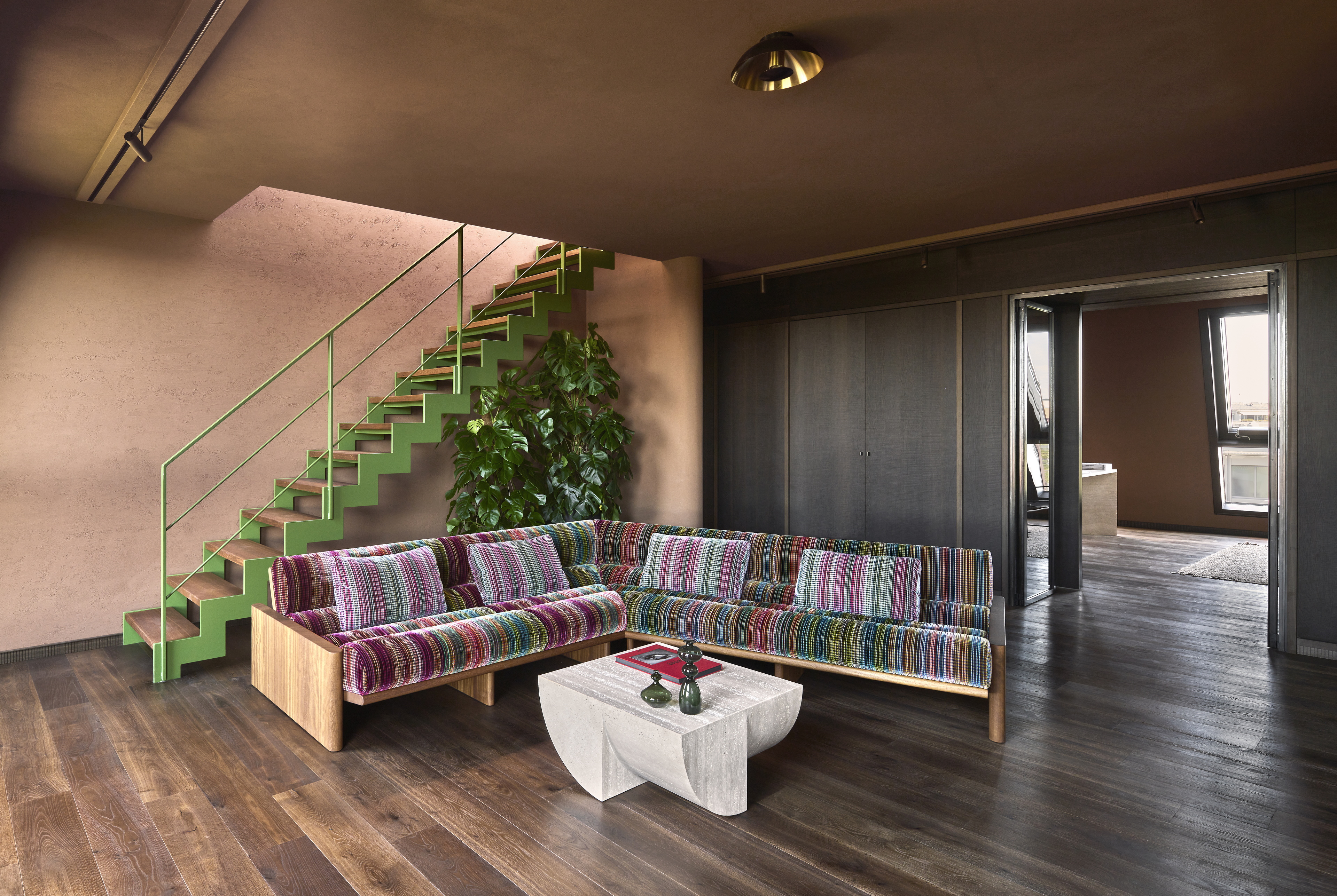 Clay finishes for the Edition Van B penthouse loft in Munich, designed by Holzrausch. Artistic clay finish plaster TerraEvoca 2 Levels applied on walls and TerraSilk Smooth raw earth paint as a coating for the ceilings, both in bespoke colour. Photography: Oliver Jaist