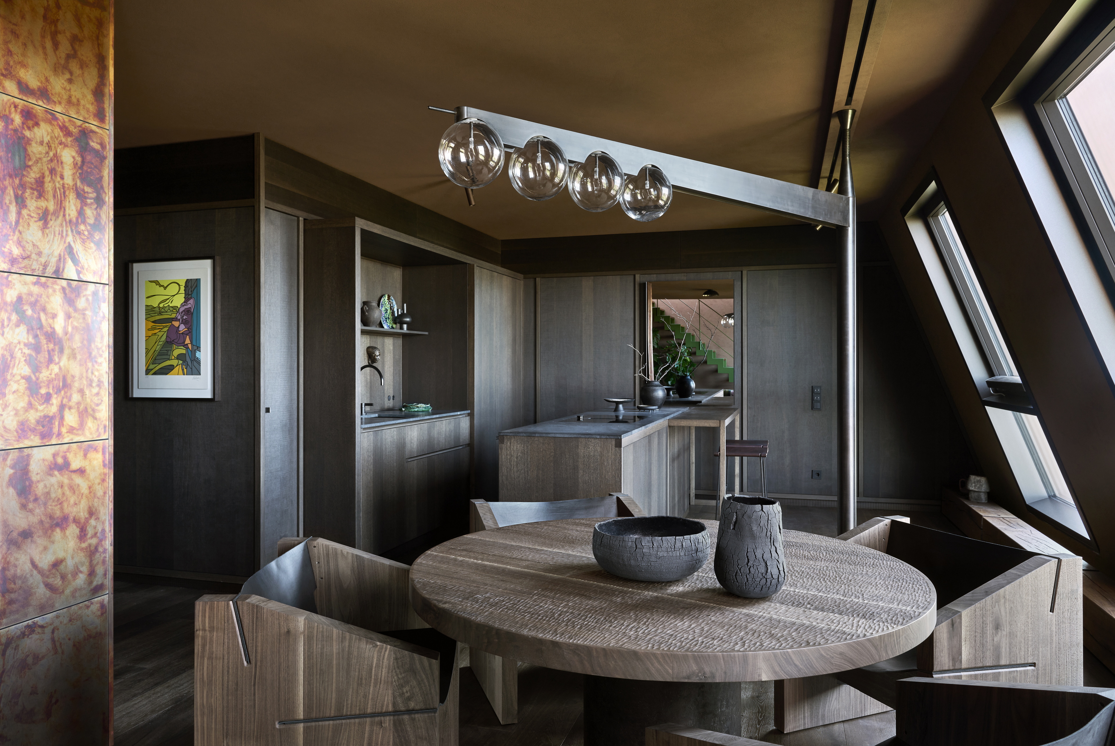 Clay finishes for the Edition Van B penthouse loft in Munich, designed by Holzrausch. Artistic clay finish plaster TerraEvoca 2 Levels applied on walls and TerraSilk Smooth raw earth paint as a coating for the ceilings, both in bespoke colour. Photography: Oliver Jaist