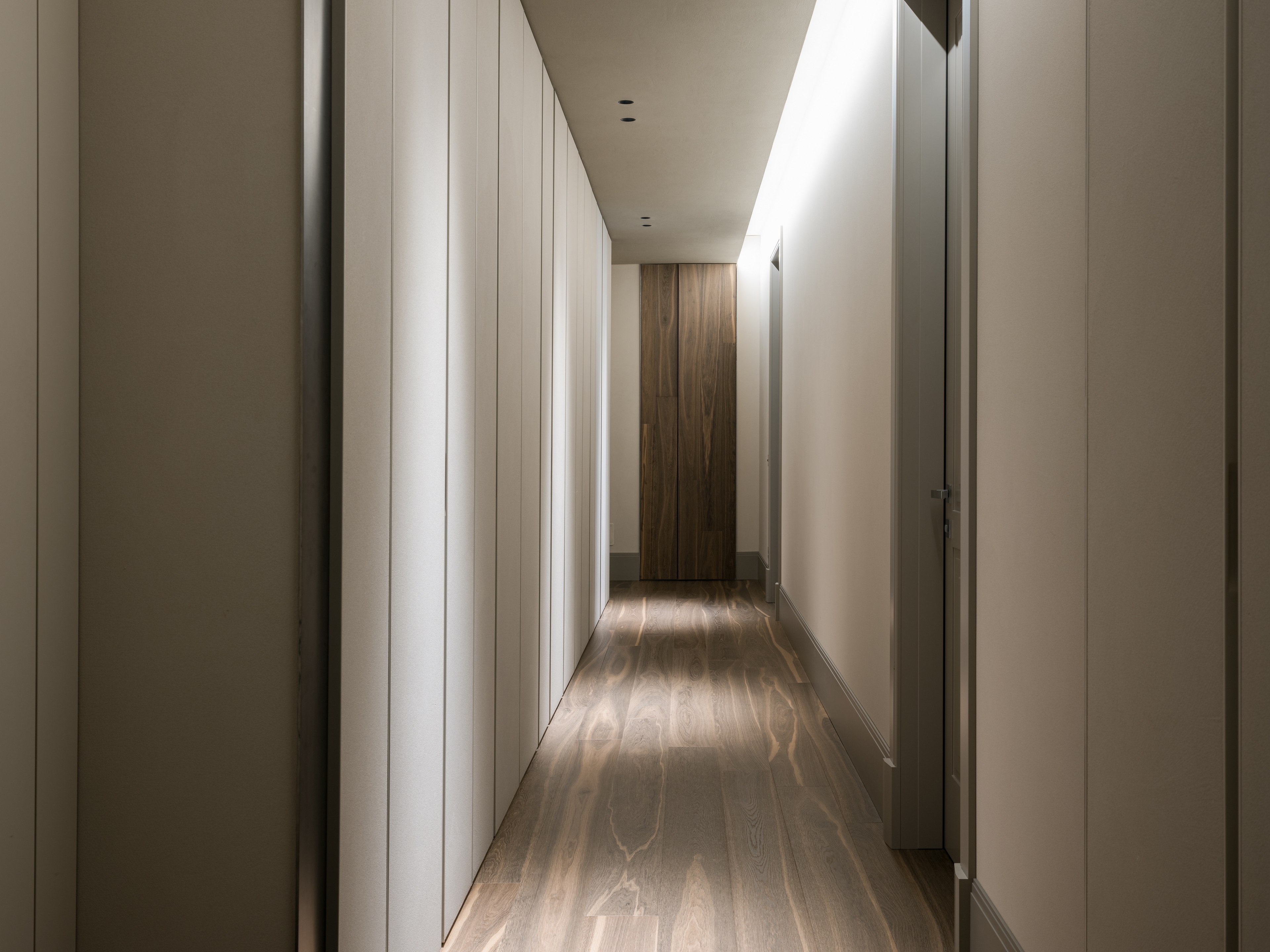 Clay finishes for a penthouse in the centre of Verona. The ceilings are adorned with natural clay paint TerraSilk Structured in Sale Grigio (grey salt) color, and the walls are finished with fine-grained clay finishing plaster TerraVista Smooth in a custom color. Project by Emanuele Soldi Architetto Photography: Michele Mascalzoni