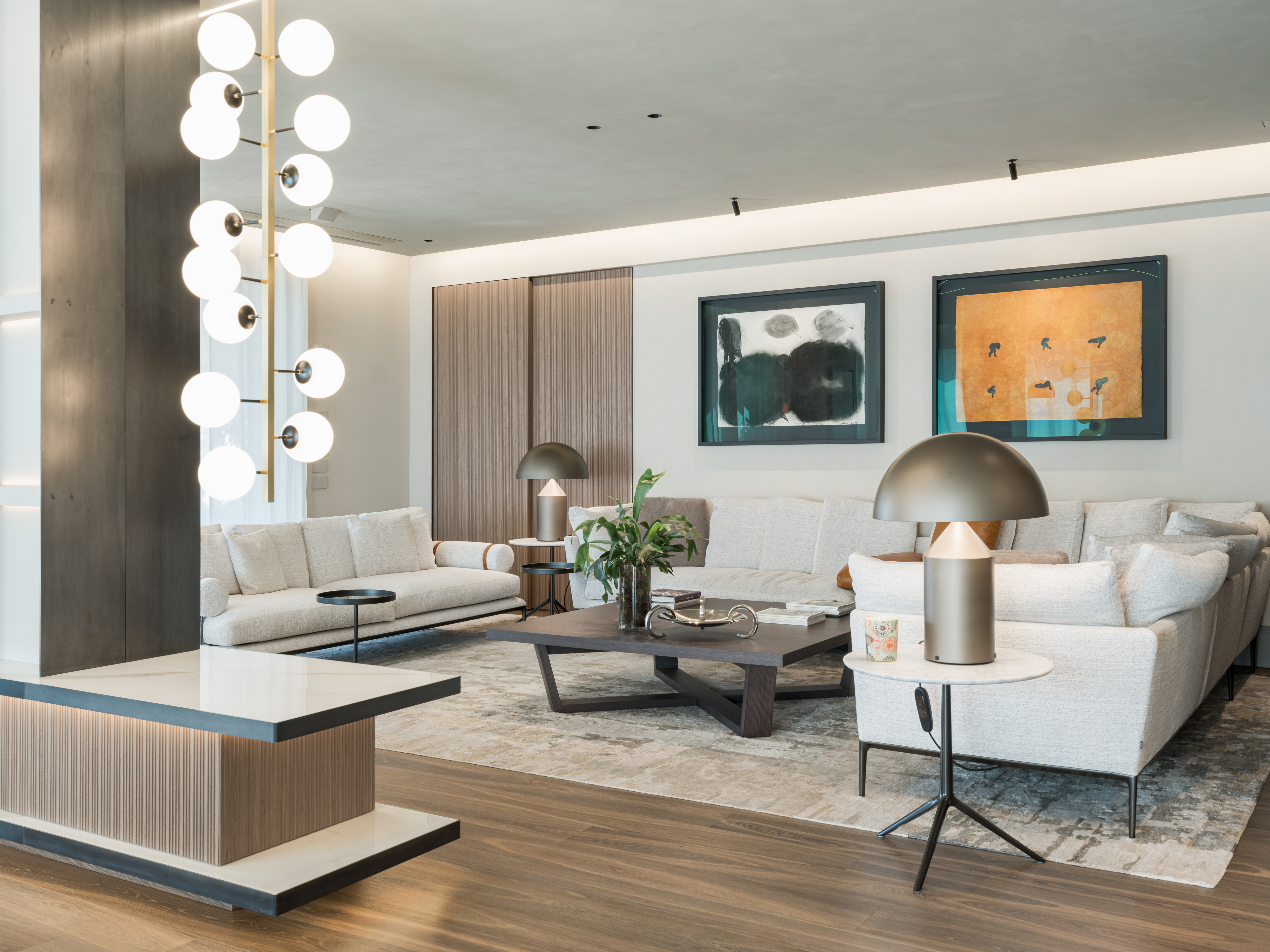 Finiture in argilla per un attico in centro a Verona. I soffitti sono impreziositi dalla pittura naturale all'argilla TerraSilk Strutturato nel colore Sale Grigio, mentre le pareti sono rifinite con l'intonaco di finitura all'argilla a grana fine TerraVista Liscio in un colore personalizzato. Progetto di Emanuele Soldi Architetto Fotografia: Michele Mascalzoni