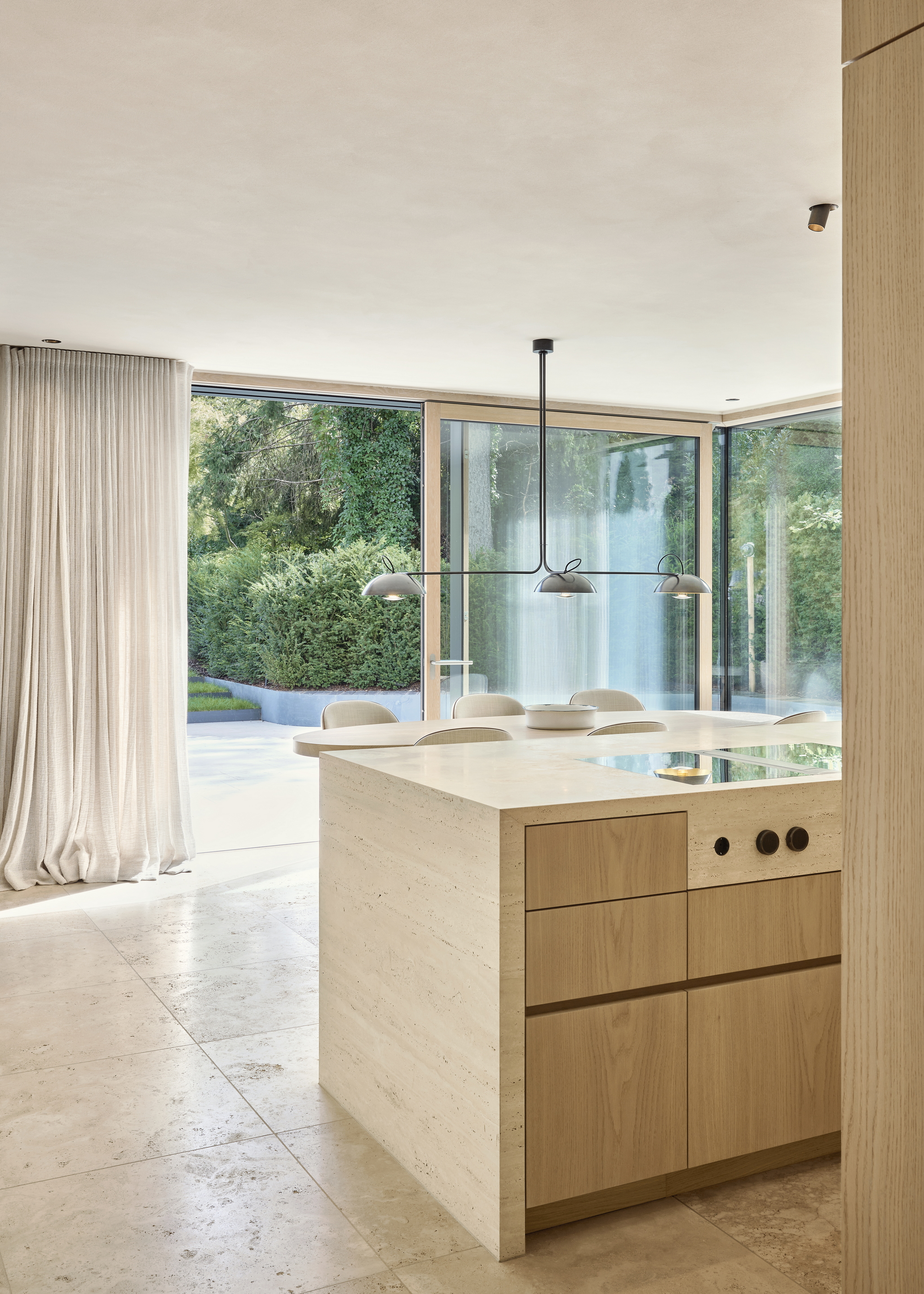 Fine-grained clay finishing plaster TerraVista Smooth Panna (cream) color applied to walls and ceilings of a villa in Augsburg, Bavaria, designed by Holzrausch. Photography by Oliver Jaist