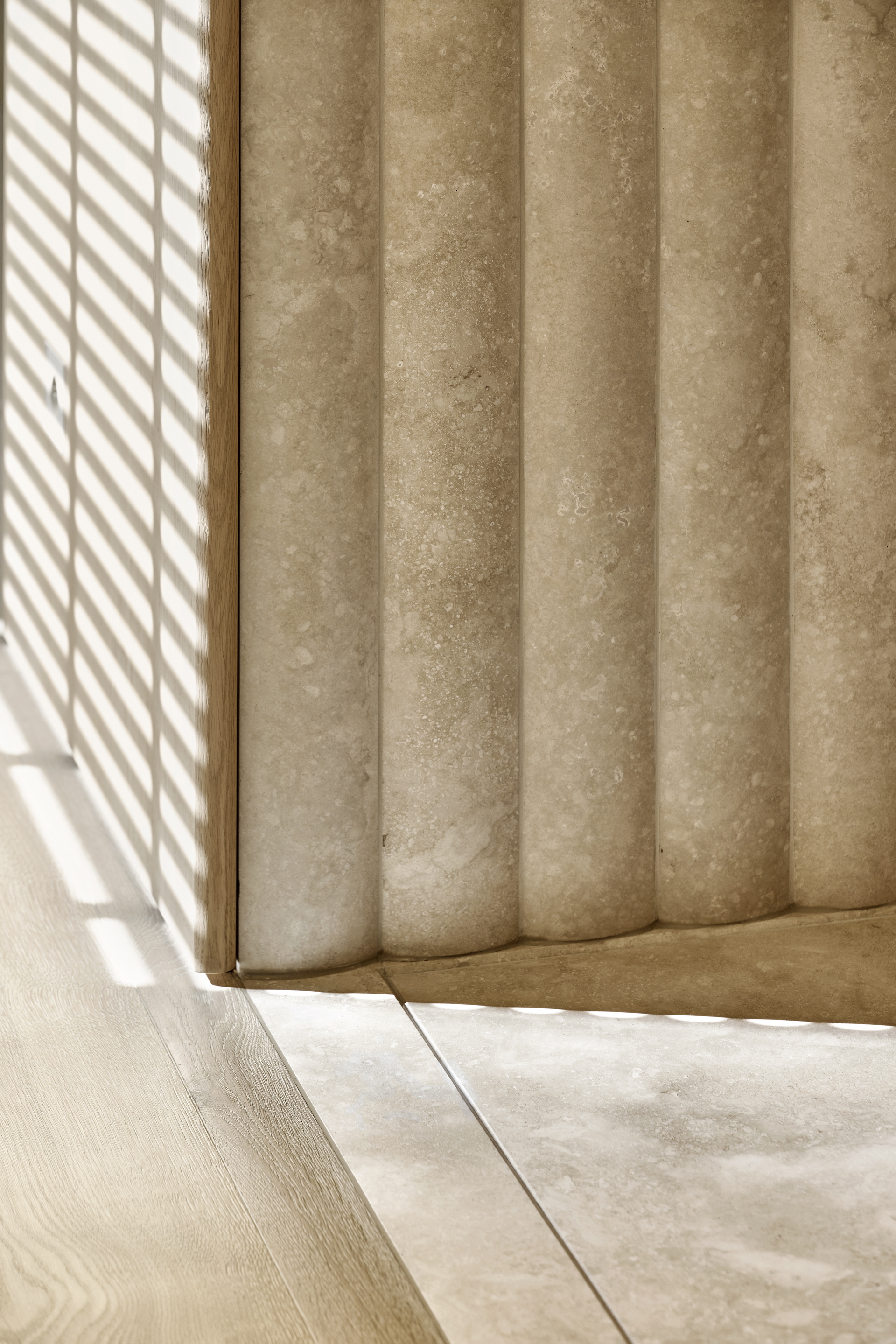 Fine-grained clay finishing plaster TerraVista Smooth Panna (cream) color applied to walls and ceilings of a villa in Augsburg, Bavaria, designed by Holzrausch. Photography by Oliver Jaist